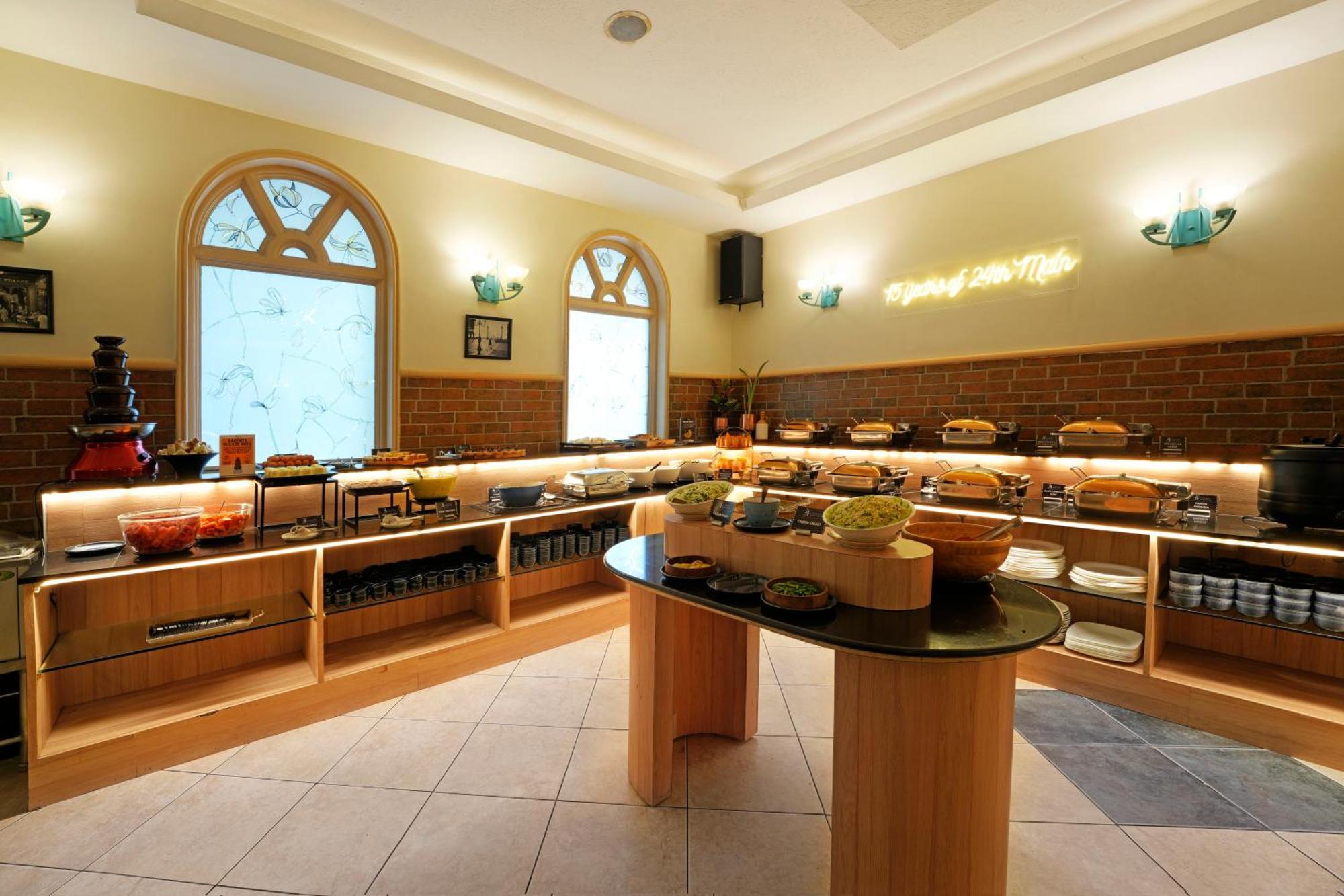 Cross Roads Hotel 3*