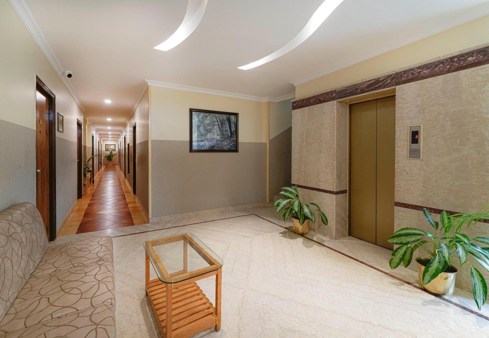 Cross Roads Hotel 3*