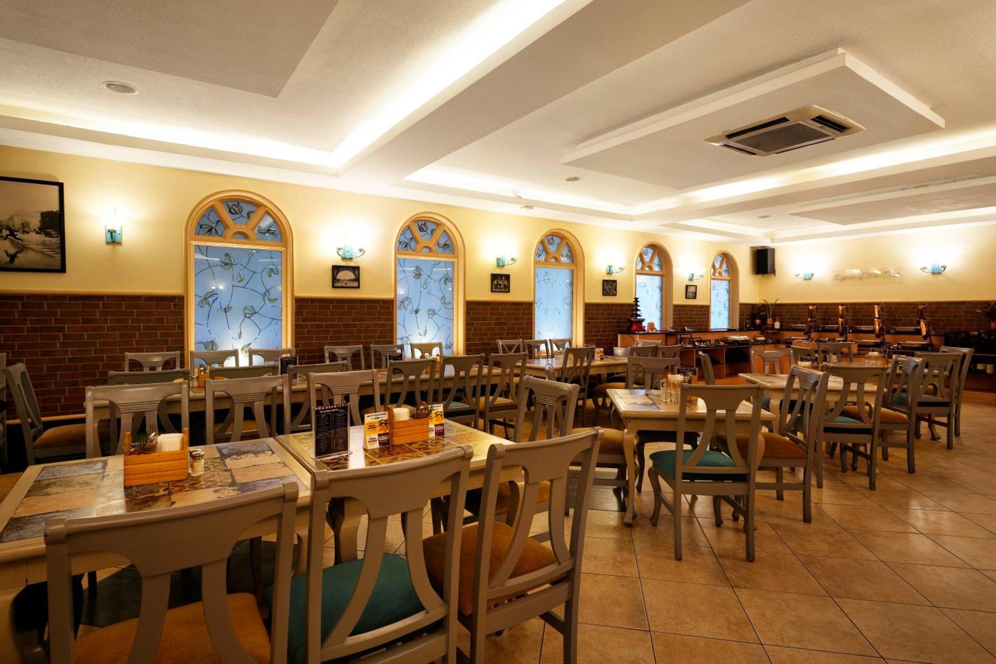 Cross Roads Hotel 3*