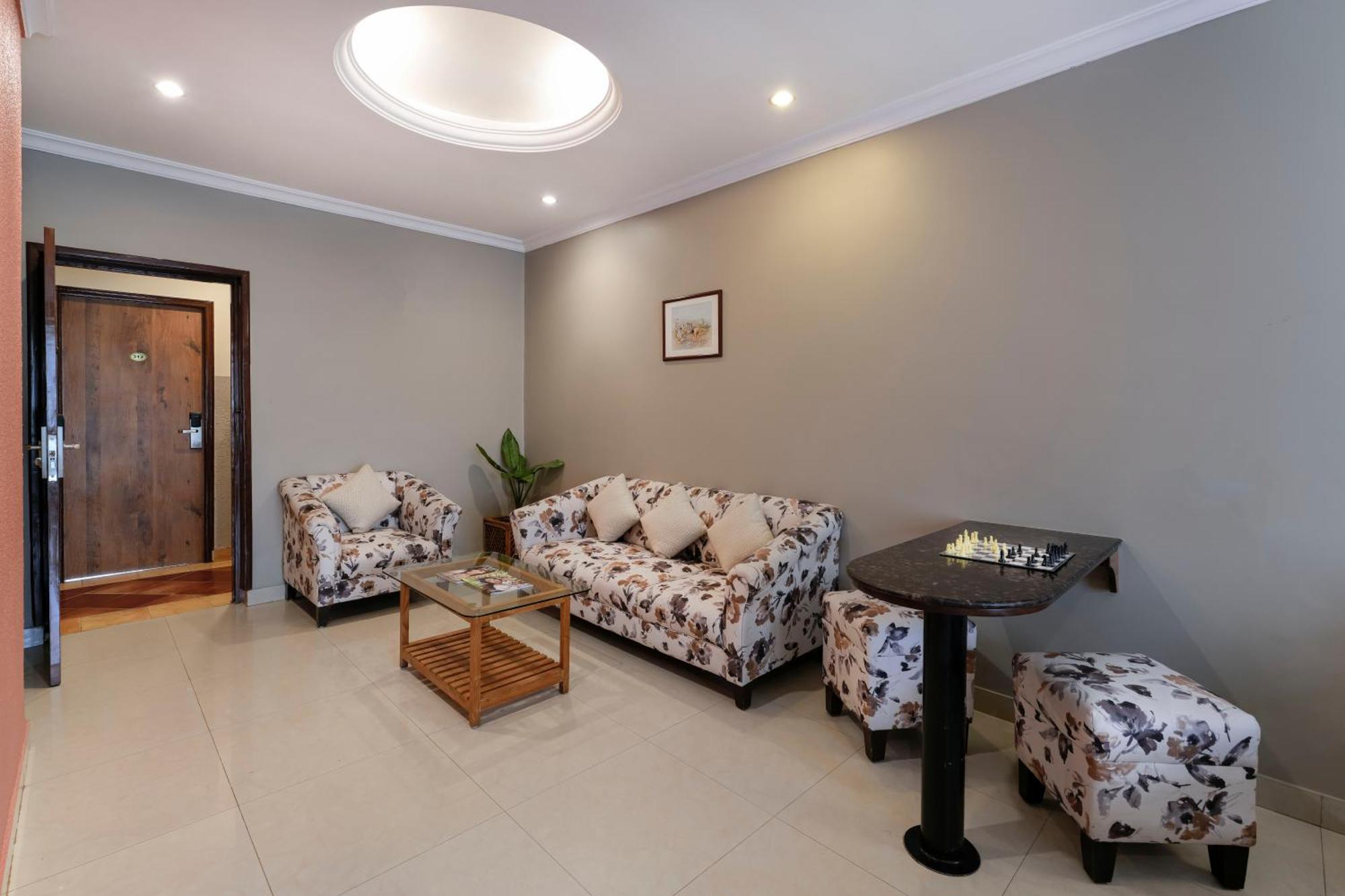 Cross Roads Hotel