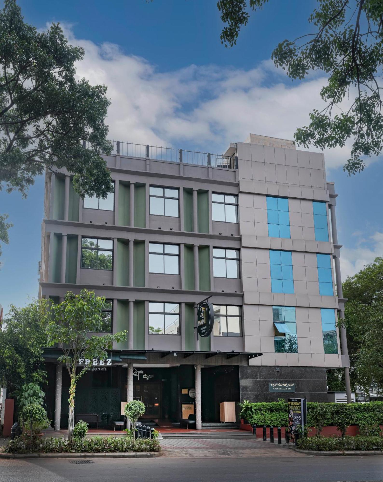 Cross Roads Hotel 3*