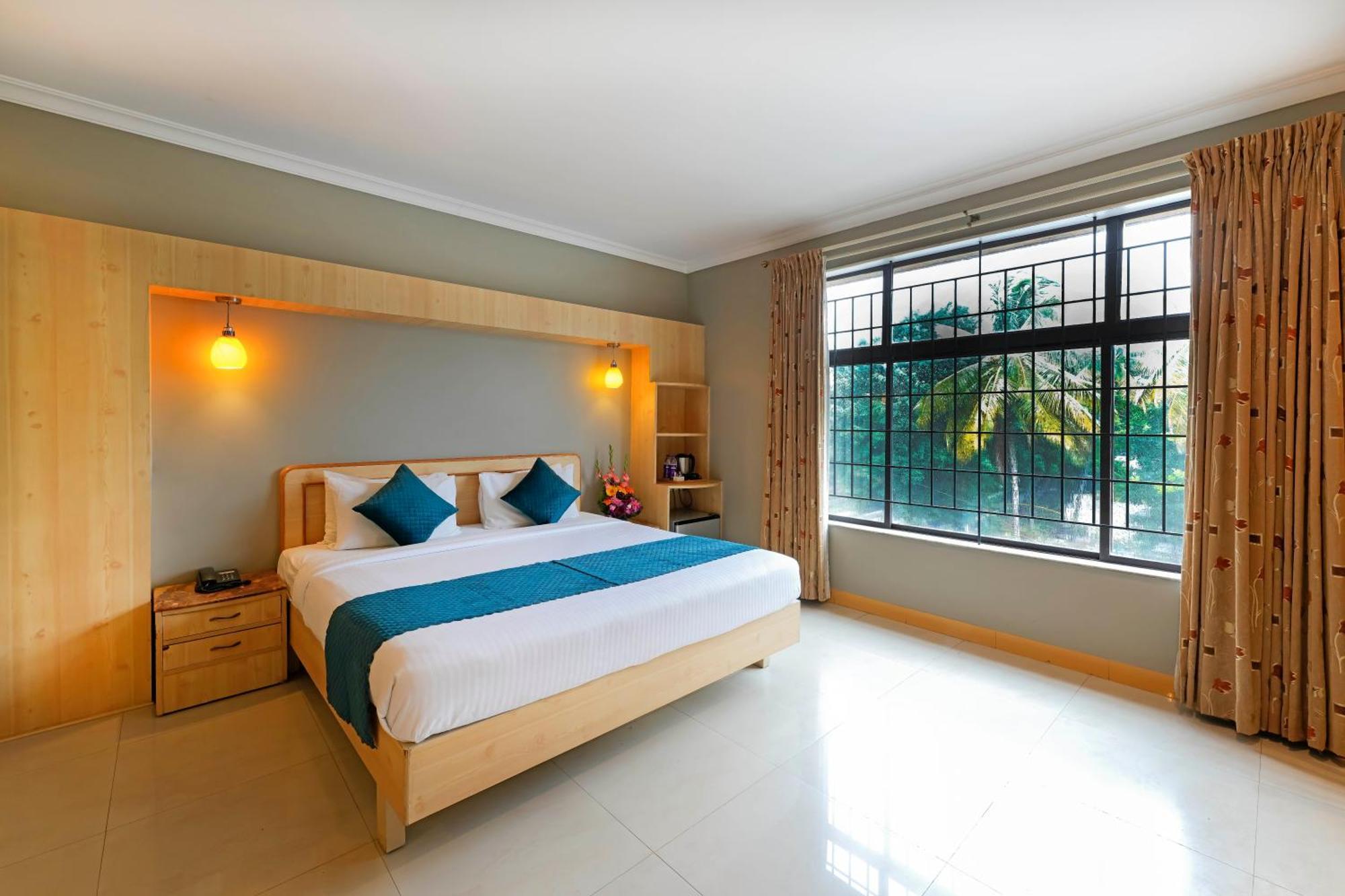 Hotel Cross Roads Bangalore