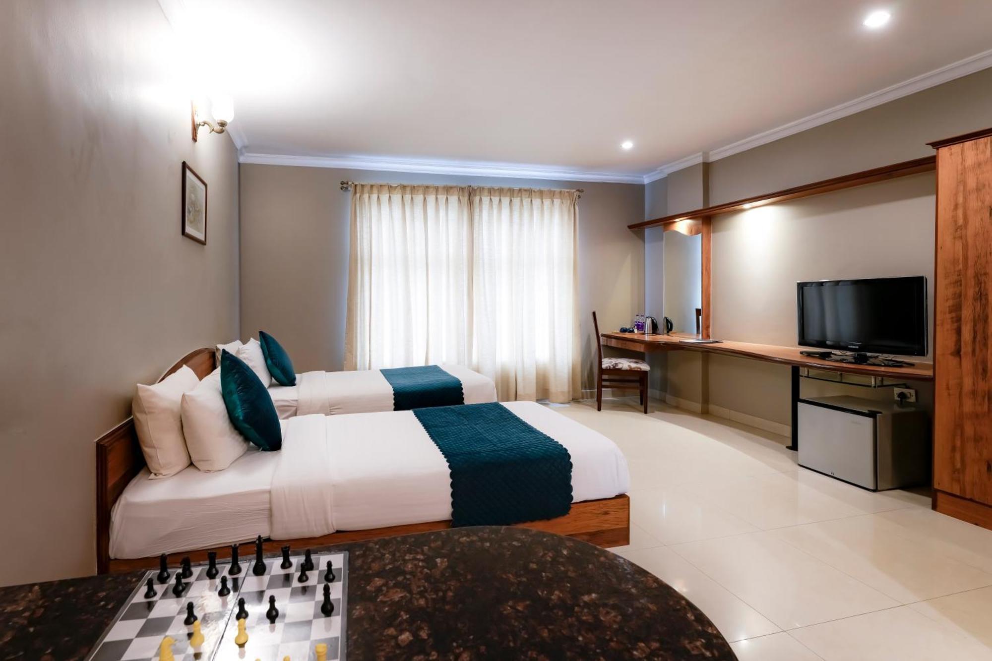Hotel Cross Roads