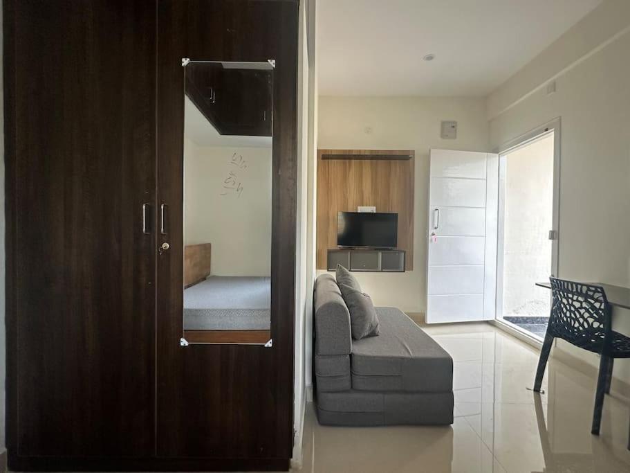 Compact In Haralur Near Hsr 3rd Floor 301 Apartment *