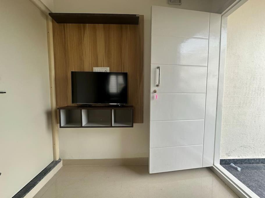 Compact In Haralur Near Hsr 3rd Floor 301 *