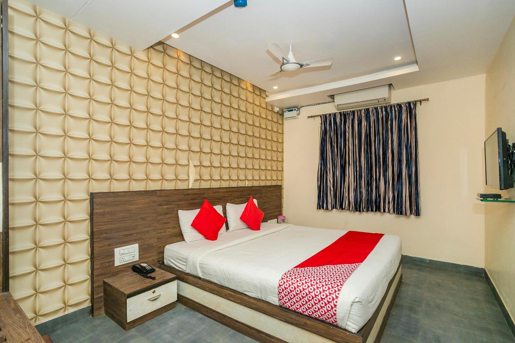 Super Collection O Indian Near Sitara Restaurant Hotel 3*