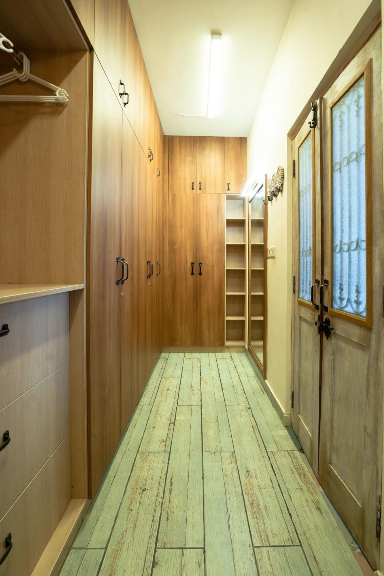 Luxury Vintage 3bhk Penthouse Apartment *