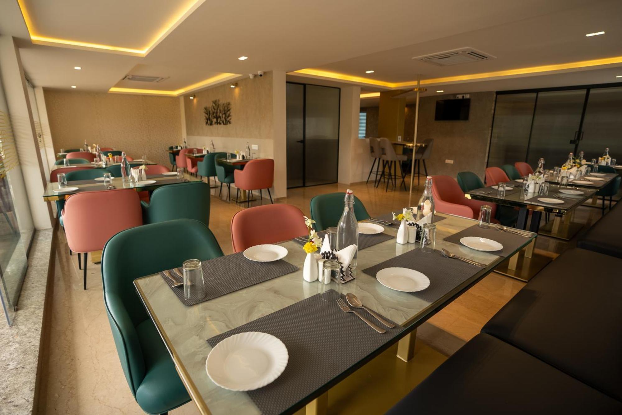 Vrr Astoria & Convention Center *