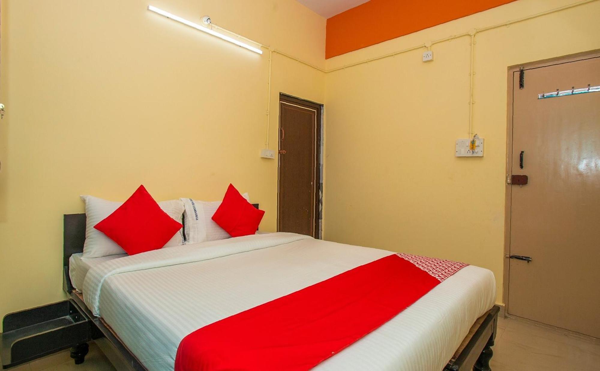 O Sri Hari Premium Comforts Near Sandhya Digital K Theatre Hotel