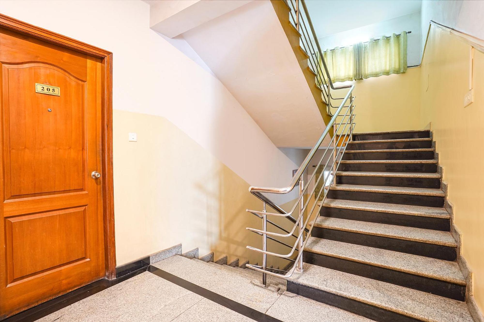 Hotel Fabhotel The Kings Bangalore