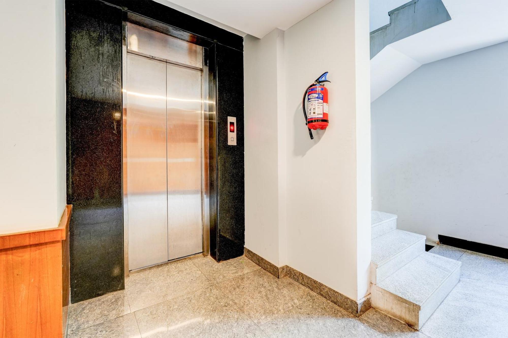 Hotel O V3r Residency