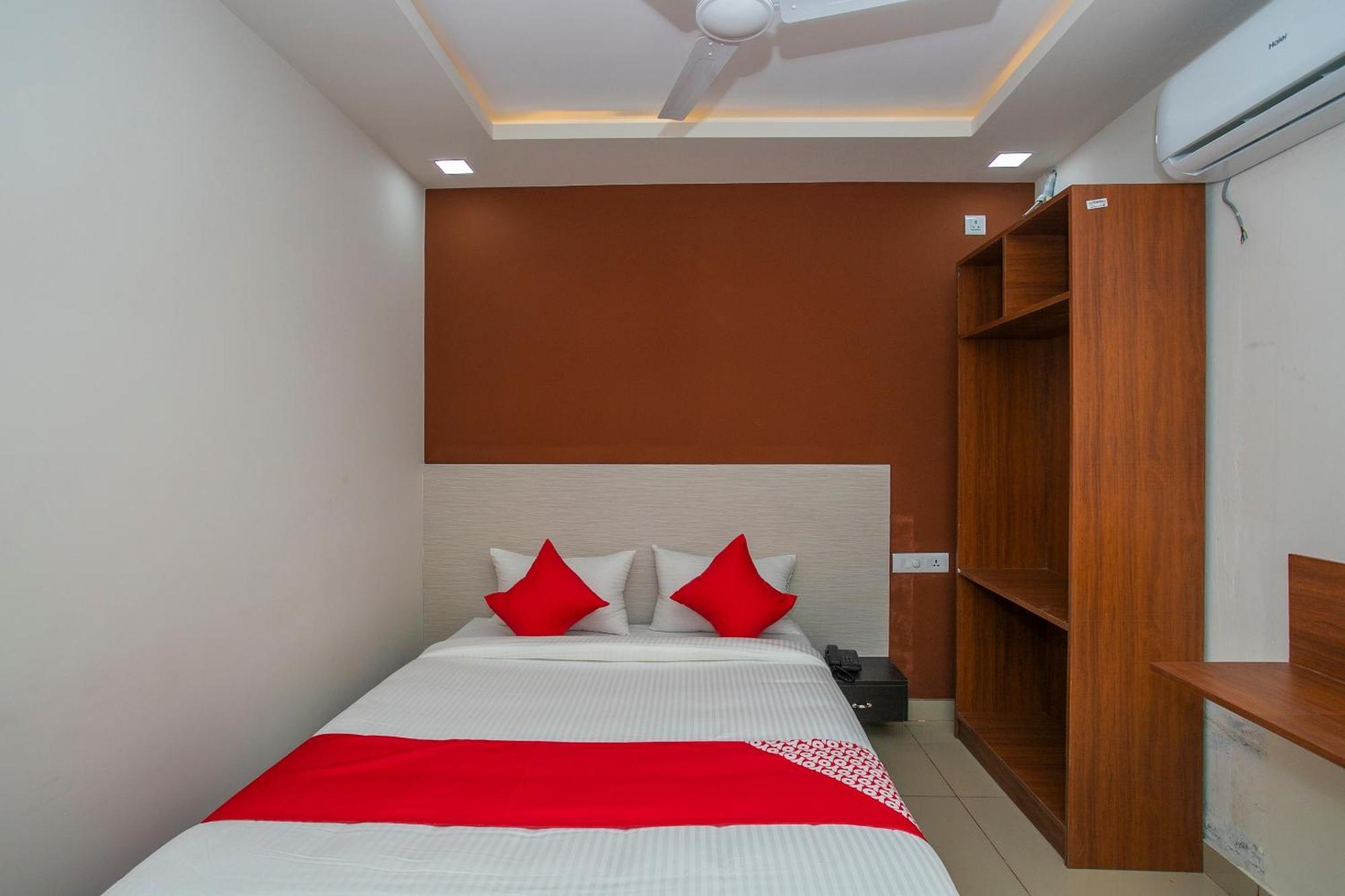 O Varcity Phi Premium Pavilion ,above Hdfc Bank ,near Anjaneya Temple Madiwala, Hosur Main R