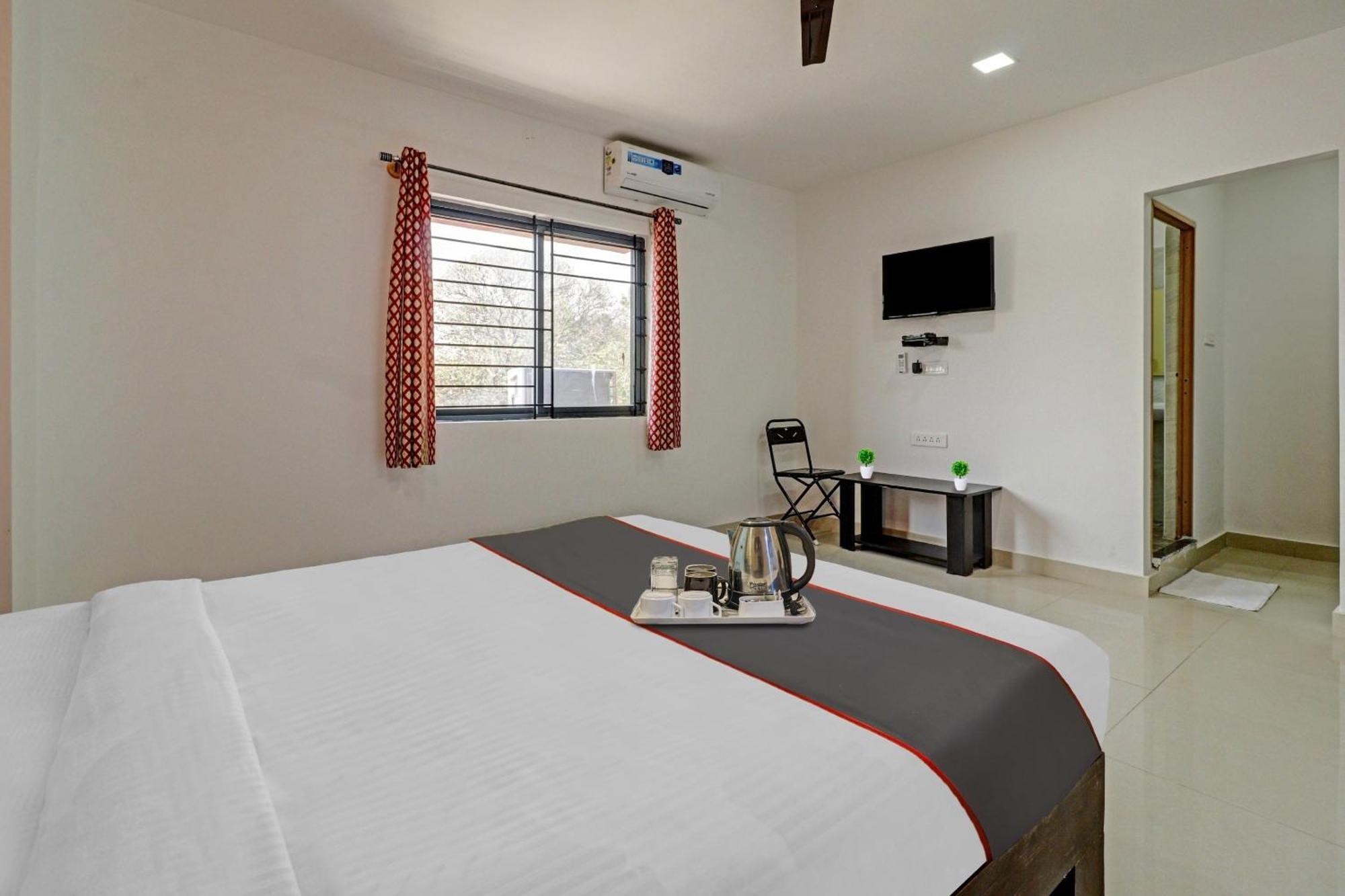 Super Capital O Blooms Near Snow Hotel Bangalore