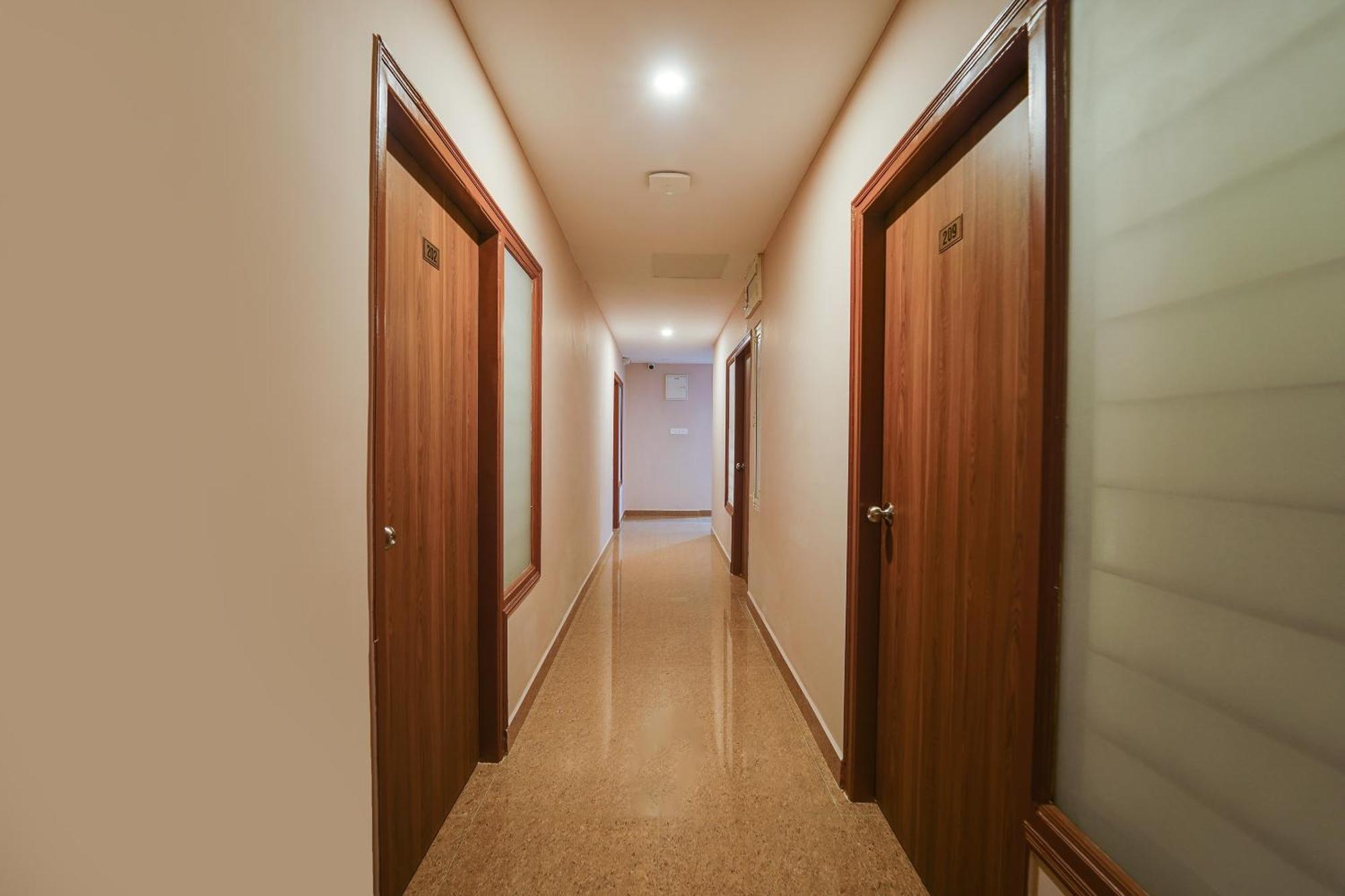 Super Townhouse Davis Let Hotel