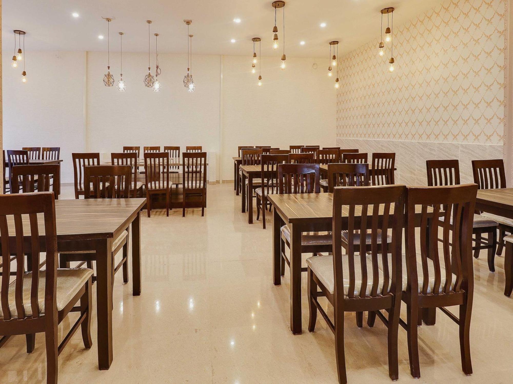 Hotel Super Collection O Manu Bangalore