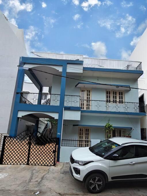 Cozy 80ft Rd Indiranagar 2bhk 2bth