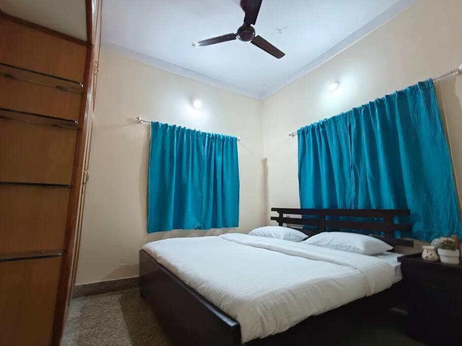 Cozy 80ft Rd Indiranagar 2bhk 2bth Bangalore