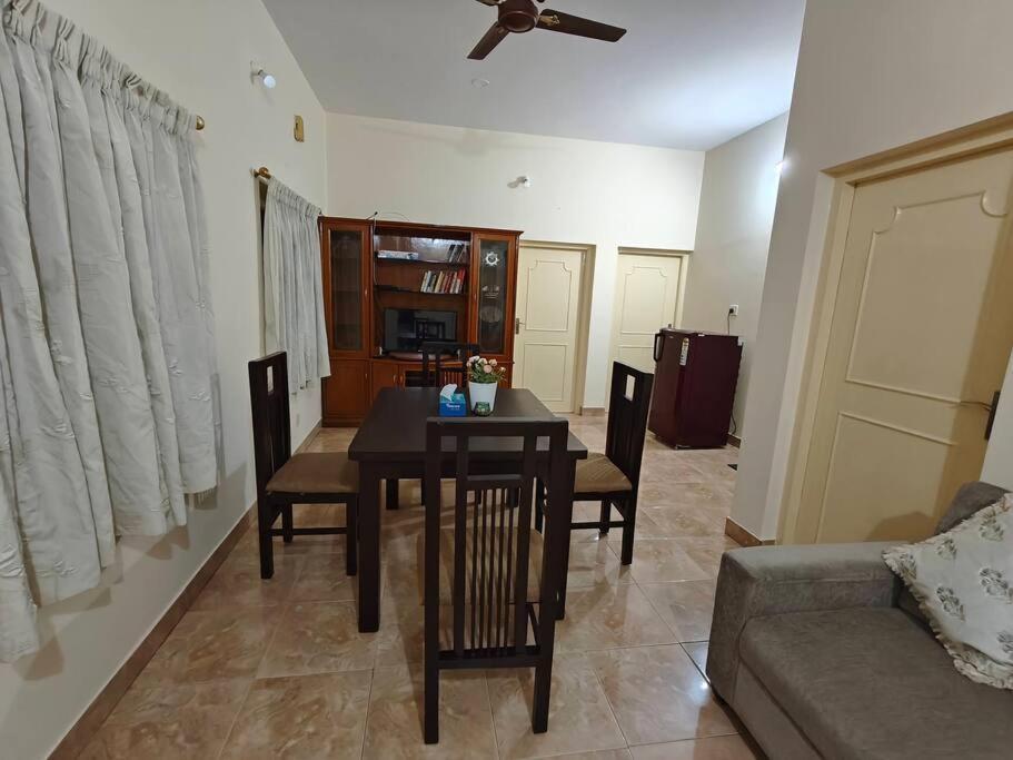 Apartment Cozy 80ft Rd Indiranagar 2bhk 2bth *