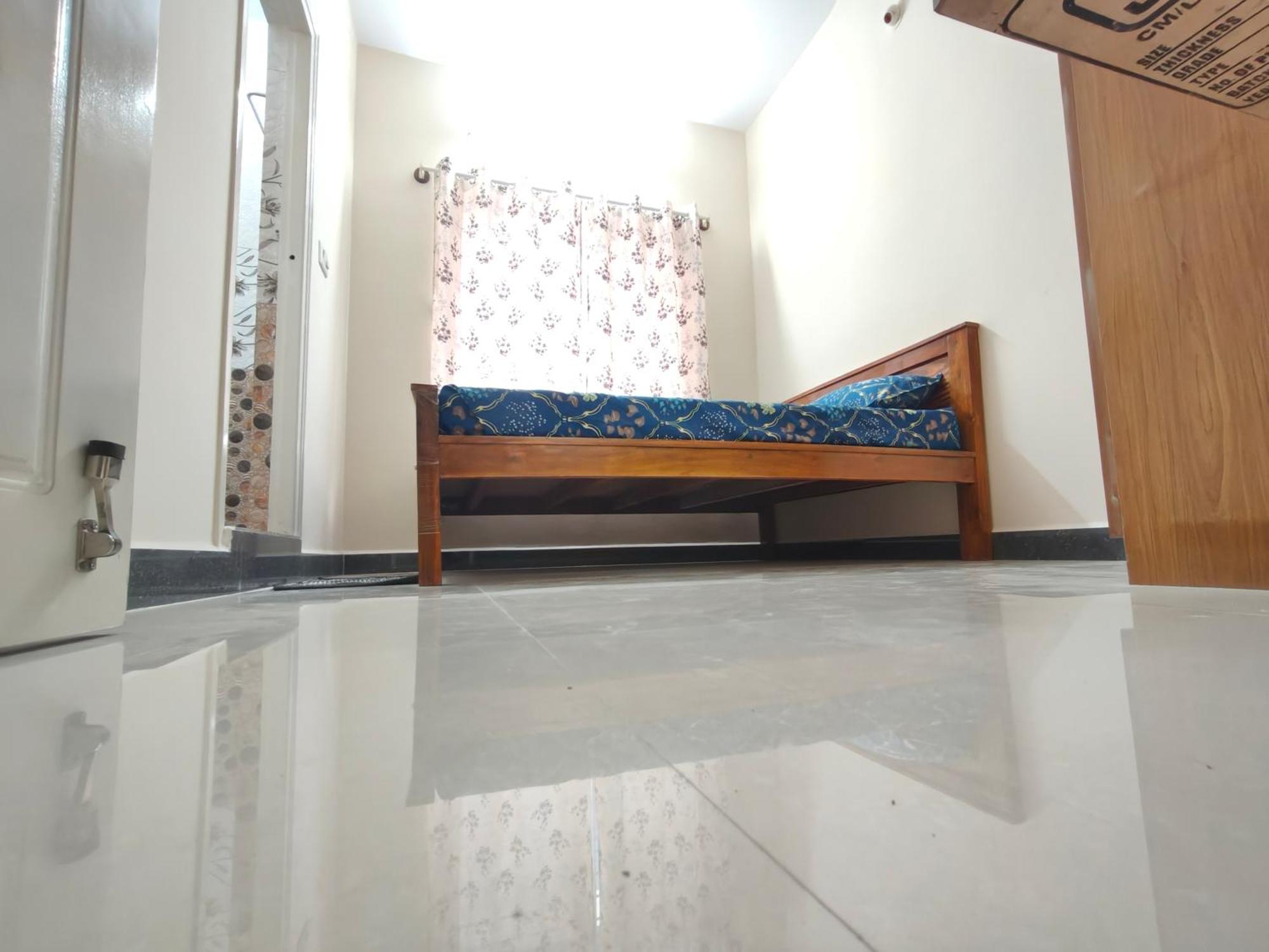 Apartment The Cave Lakeside Luxe Bangalore