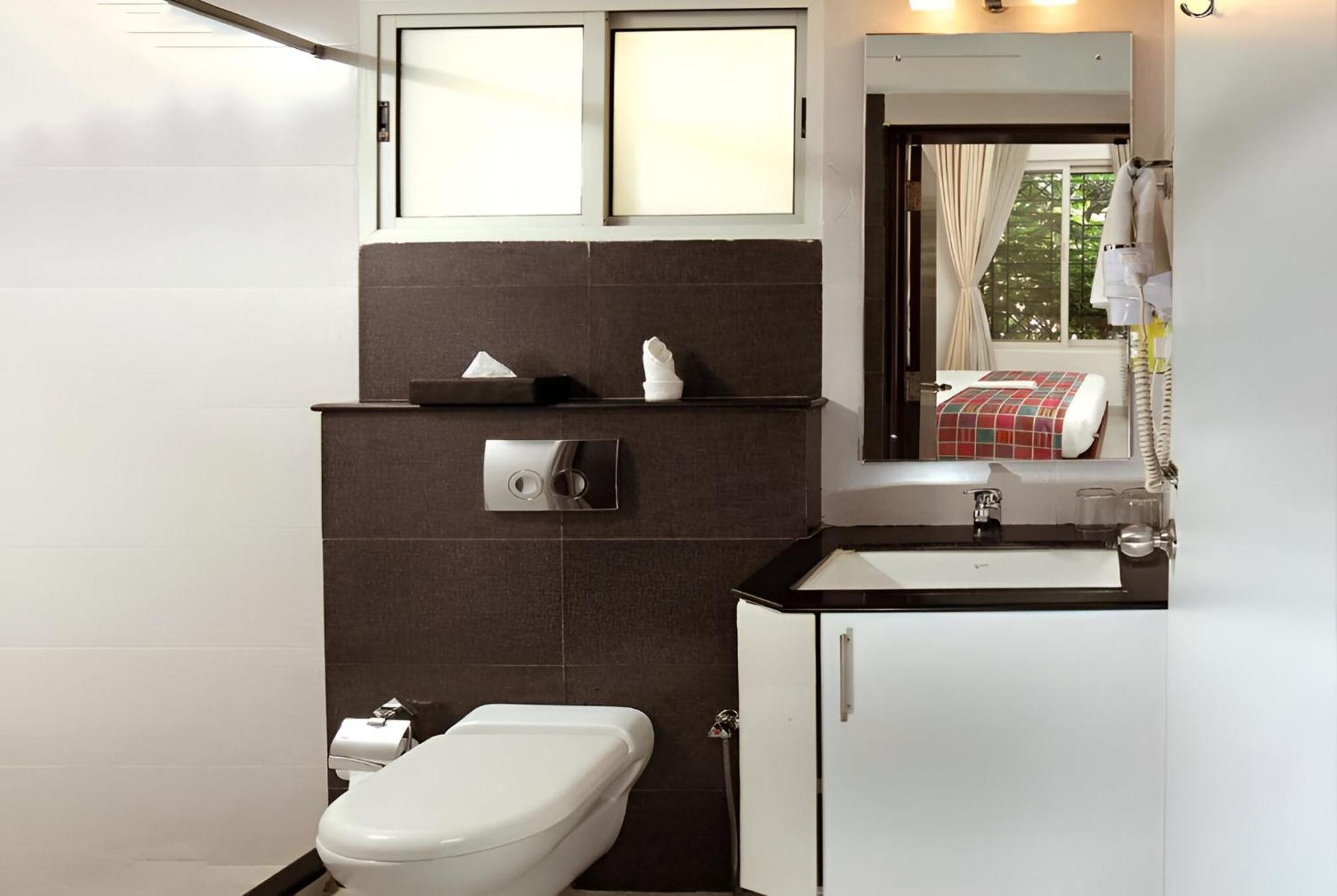 Lilac 3rd Block Hotel 3*