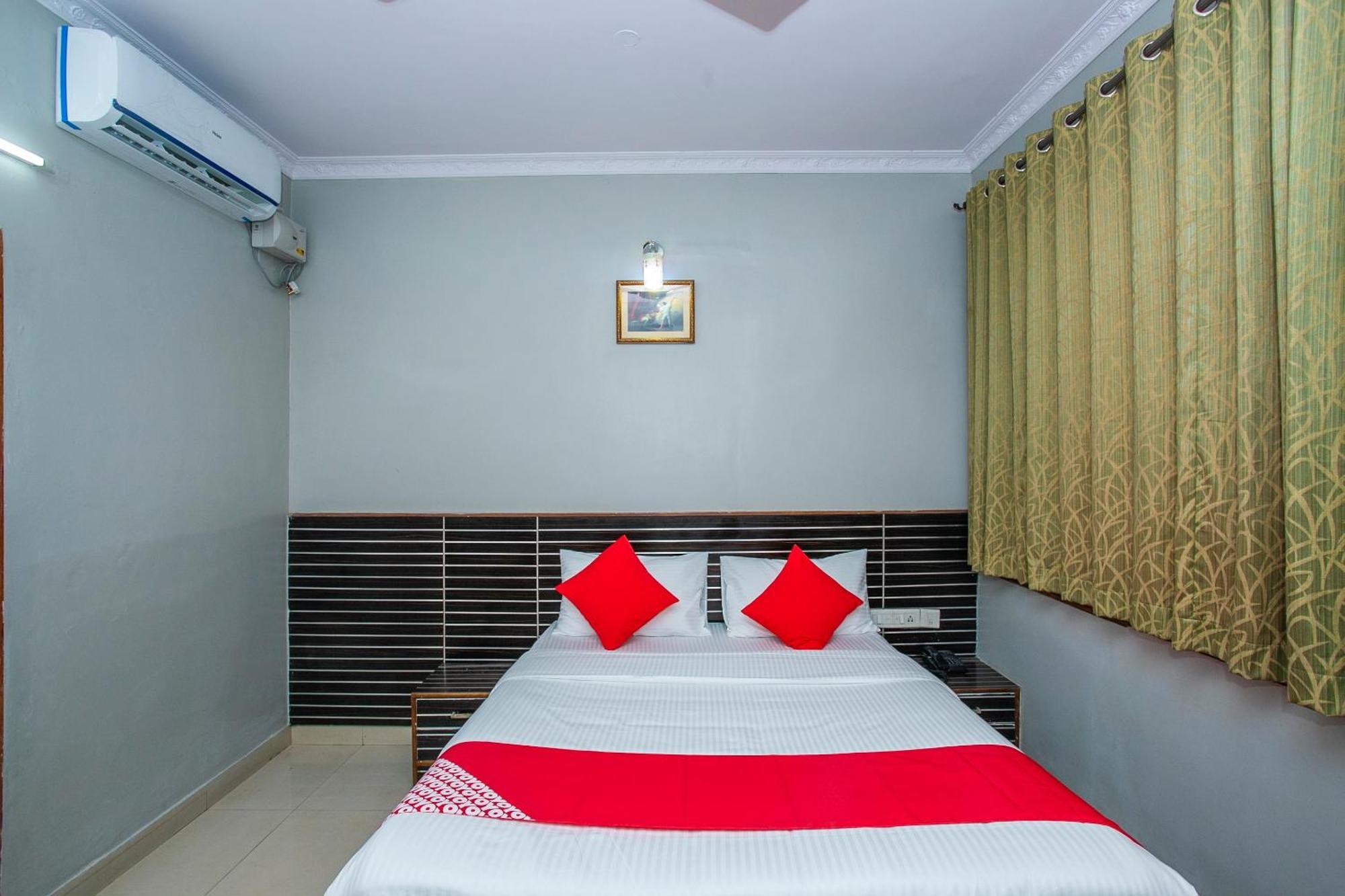 Hotel O White Near Lalbagh Botanical Garden