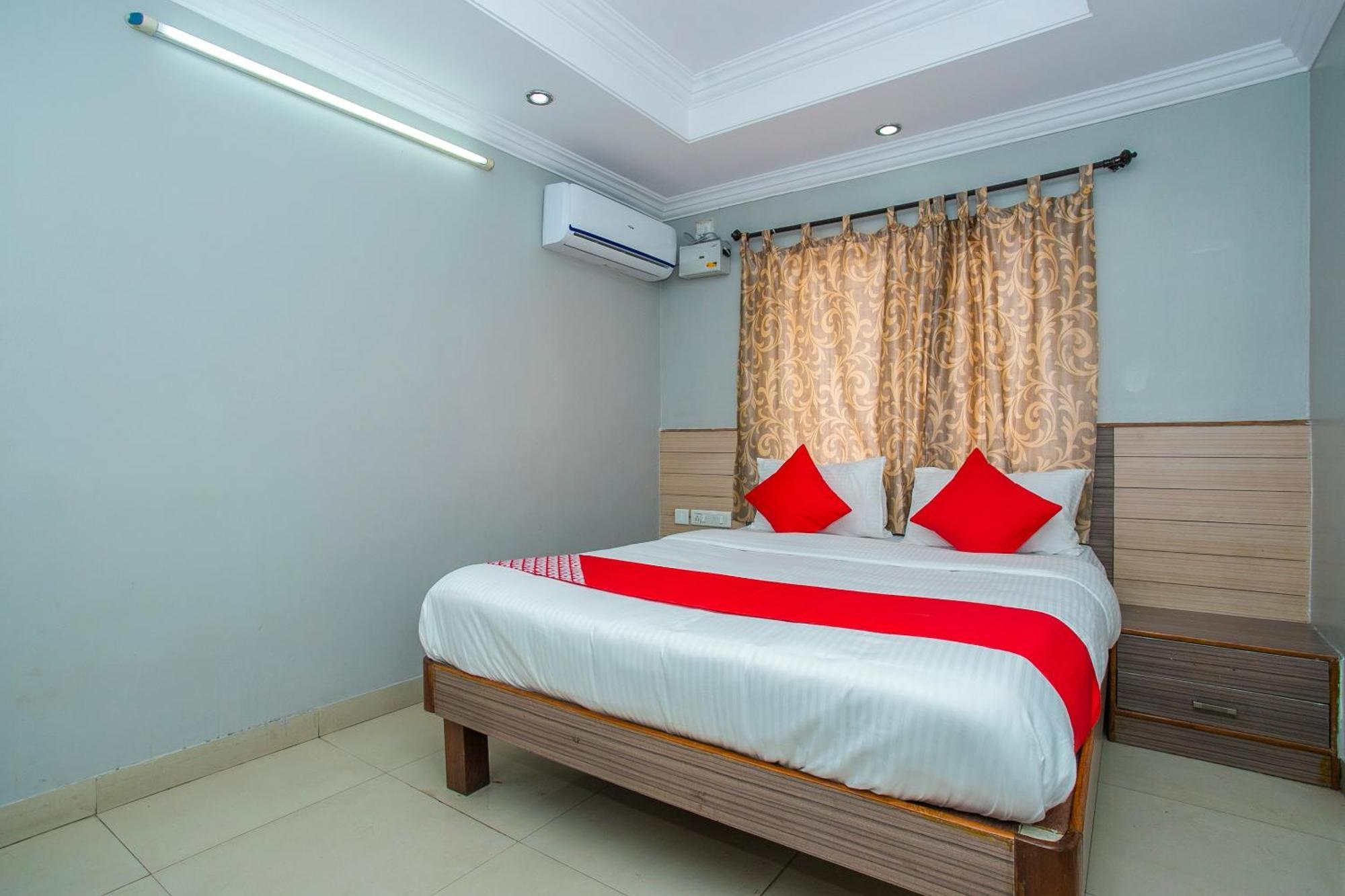 O White Near Lalbagh Botanical Garden Hotel 4*