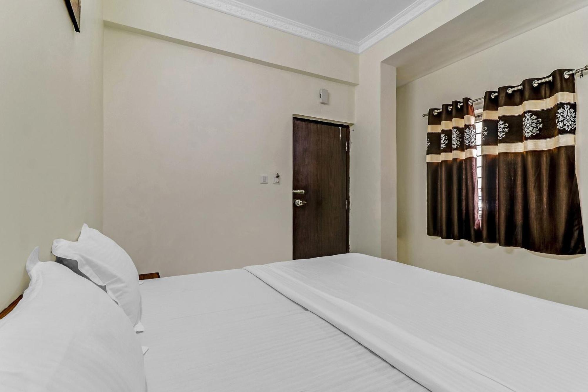 Hotel Capital O Safari Near Snow 3*