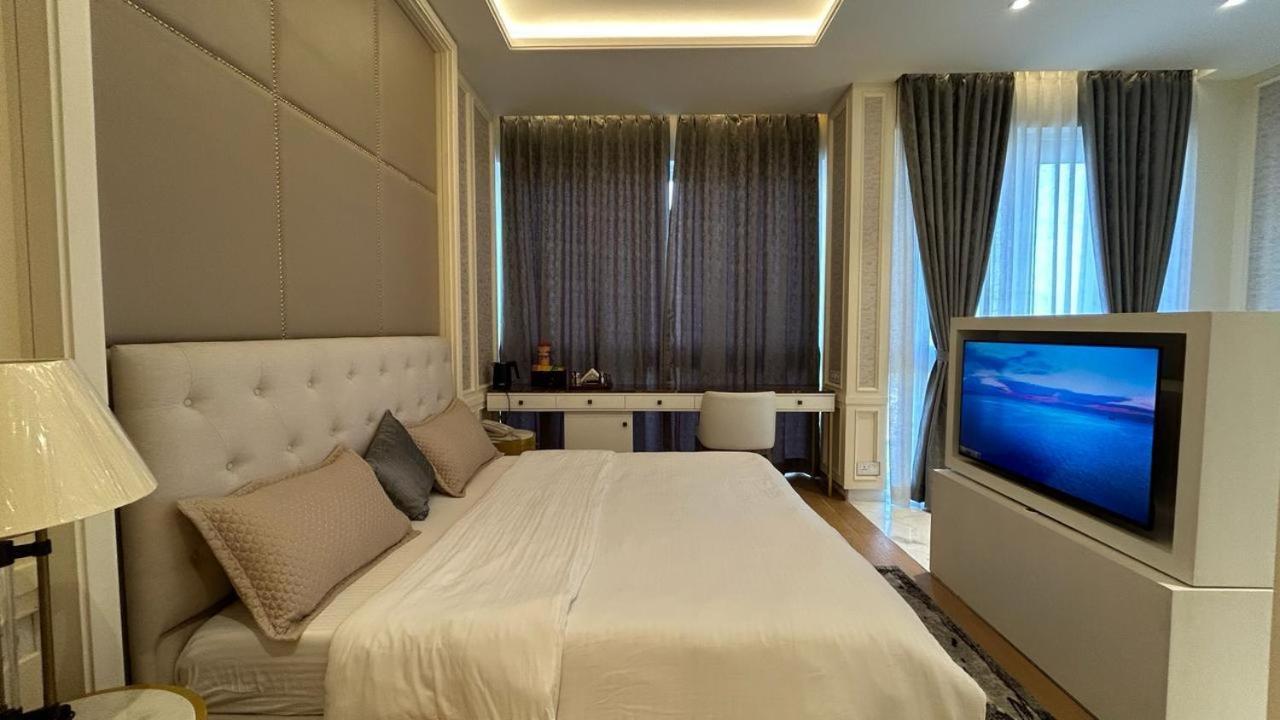 At Leela Residencies. Apartment Bangalore