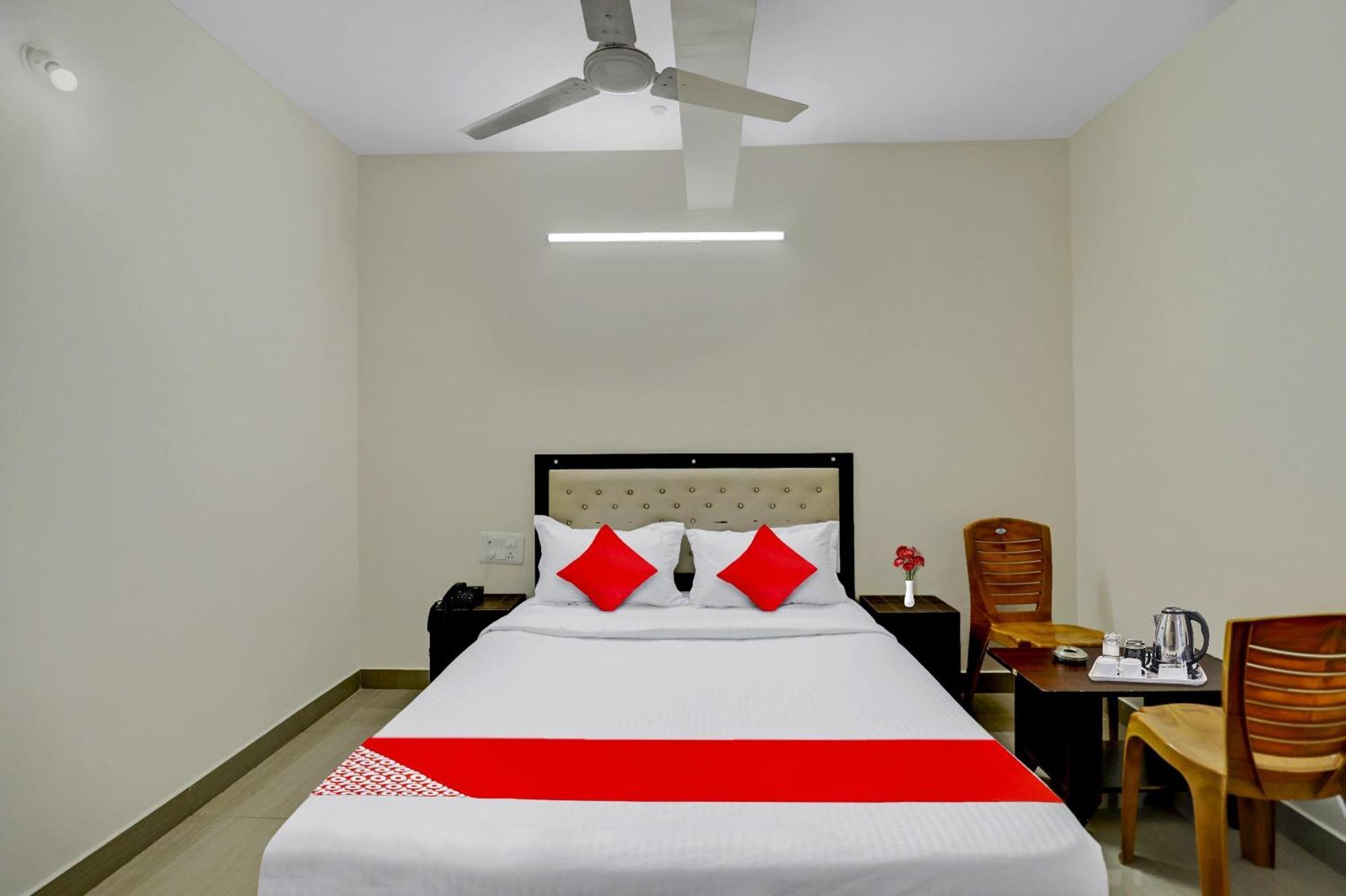 Hotel O Golden Paradise 3*