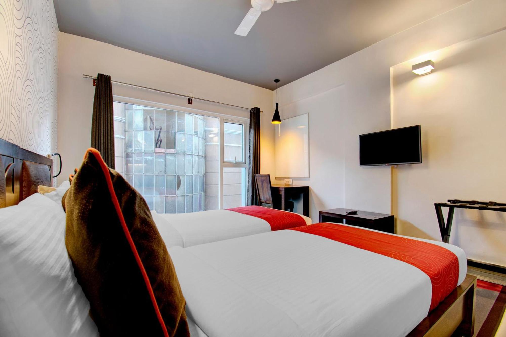 Super Townhouse Ulsoor Hotel 4*