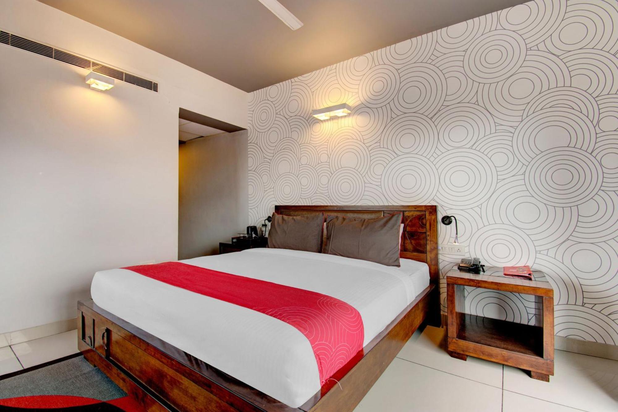 Super Townhouse Ulsoor Hotel 4*