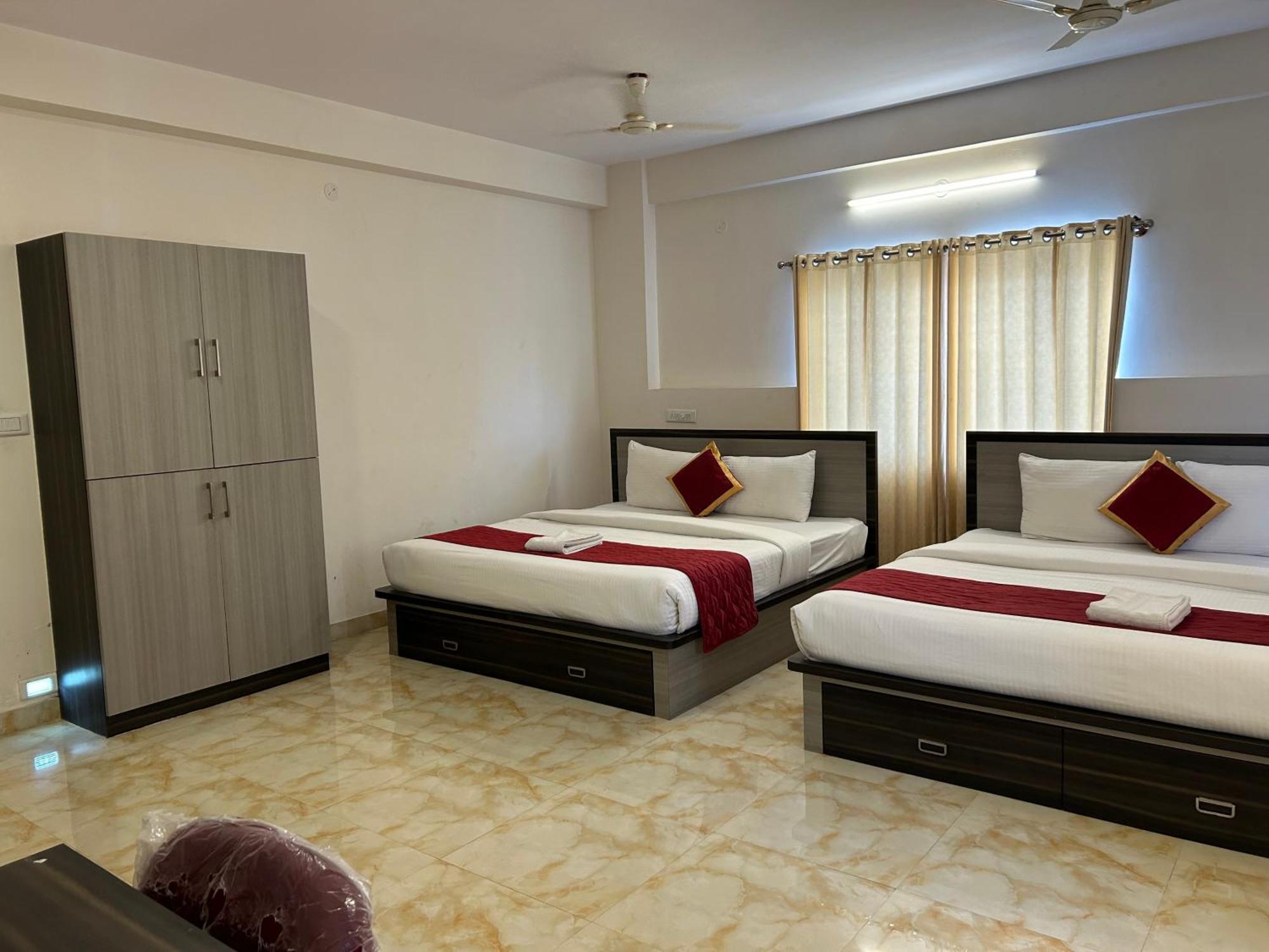 M S Comforts Hotel 3*