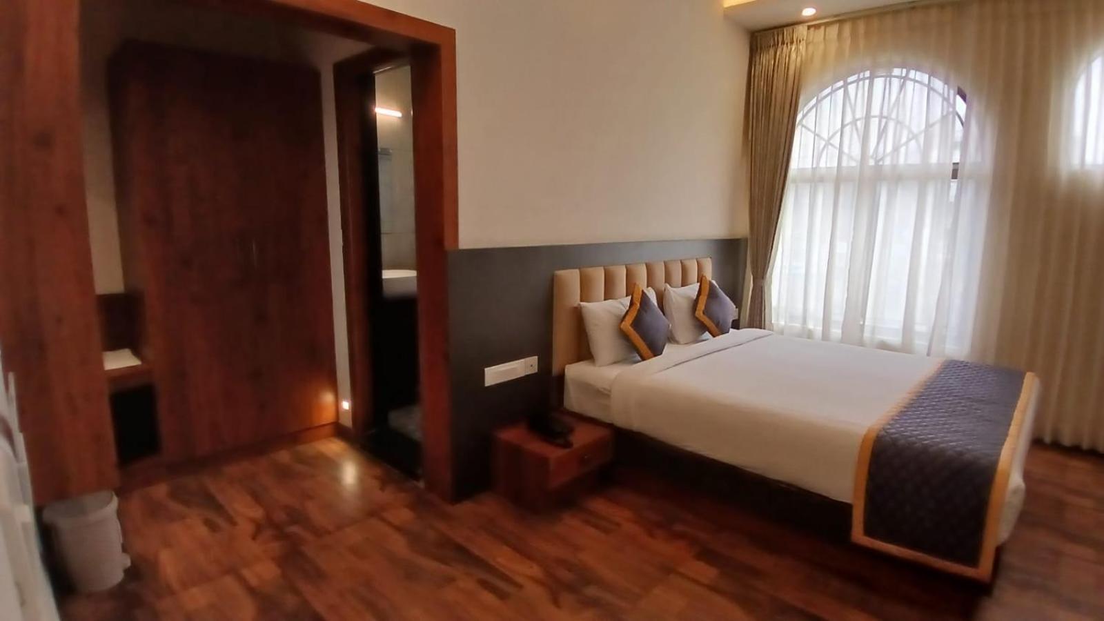 Pph Living Rajathagiri Palace Premium Bangalore
