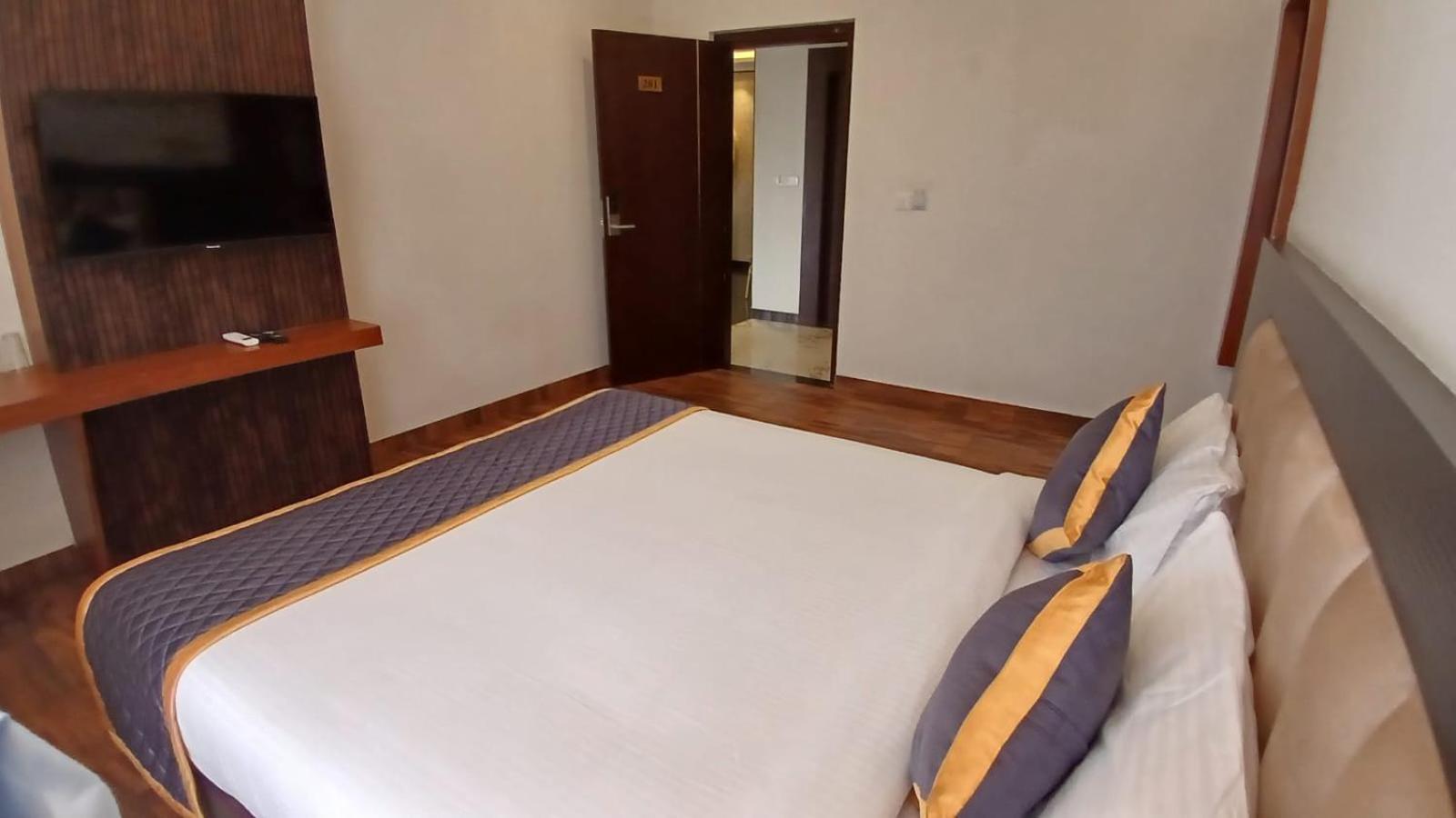Pph Living Rajathagiri Palace Premium