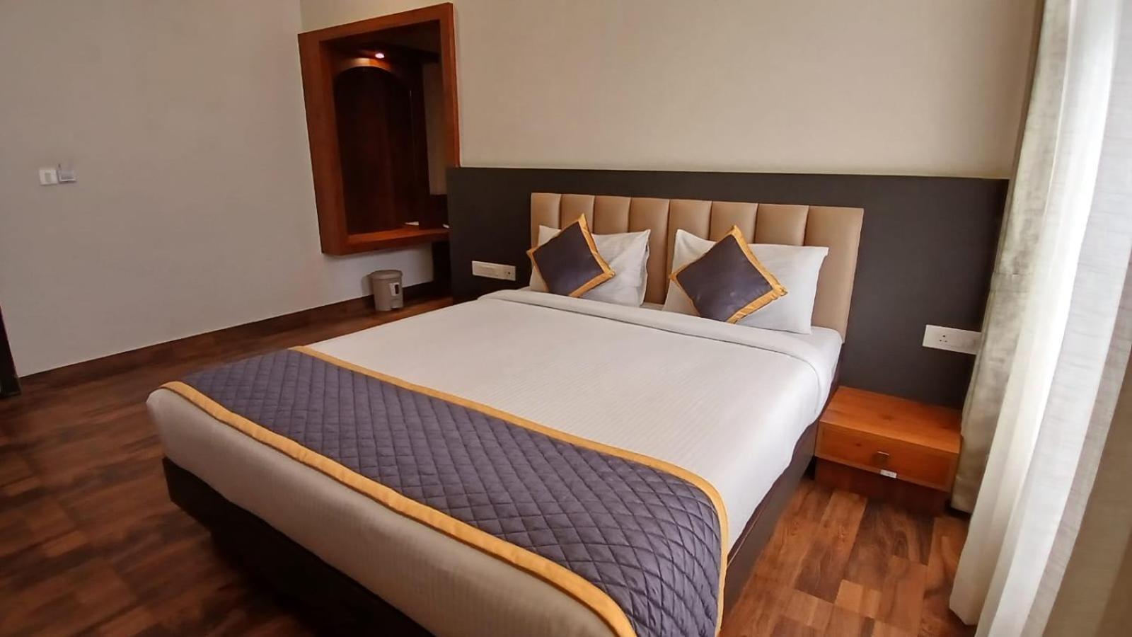 Hotel Pph Living Rajathagiri Palace Premium Bangalore