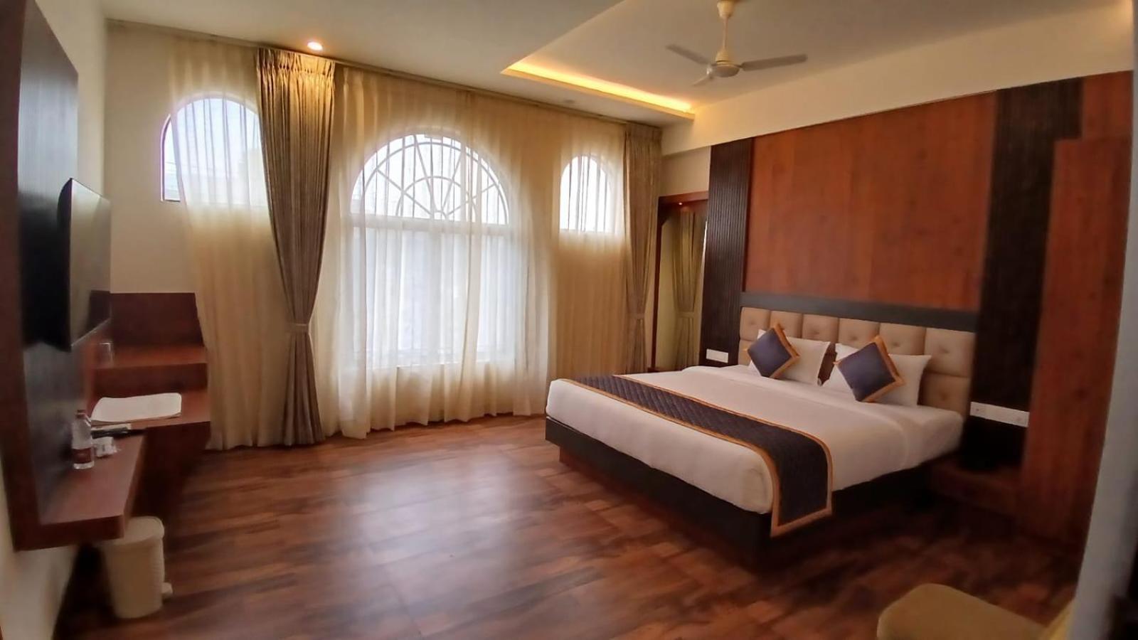 Pph Living Rajathagiri Palace Premium
