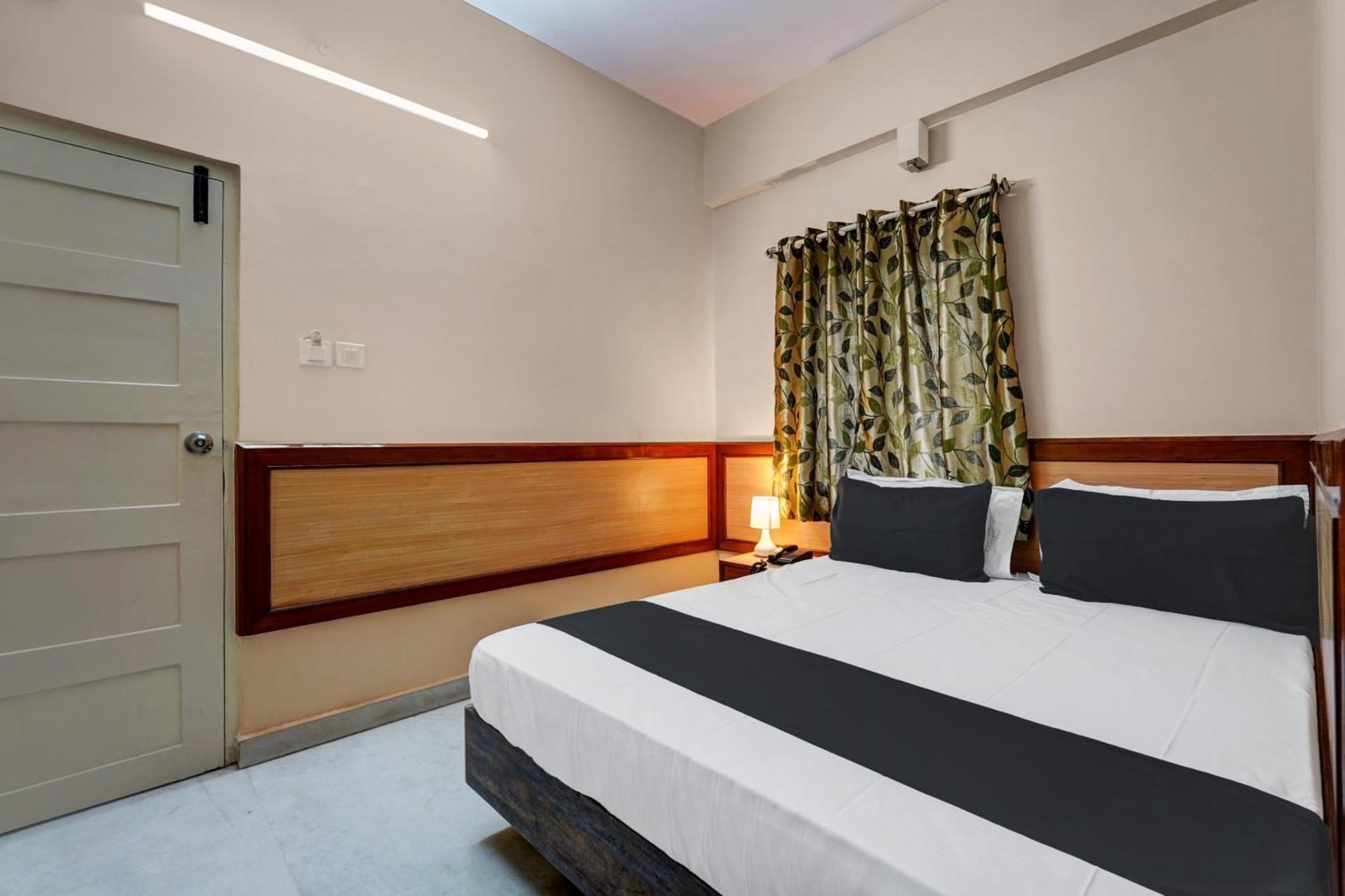 Spot On Benaka Delux & Delux Hotel 3*