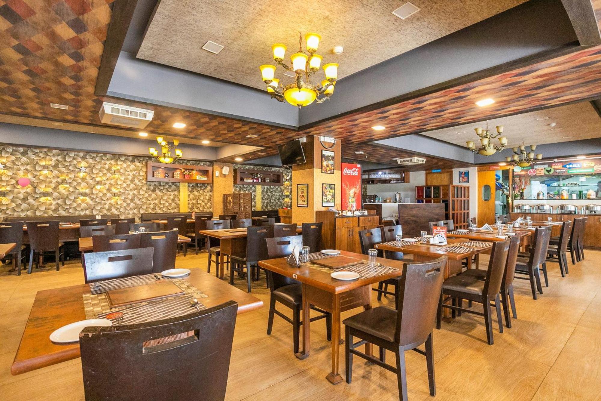 Hotel Super Collection O Indian Near Sitara Restaurant 3*