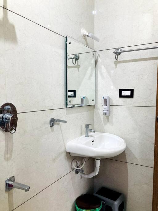 Beautiful 2 Bhk With Balcony *