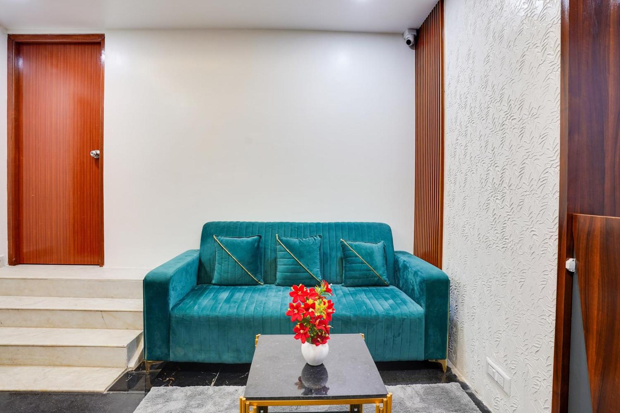 Super Collection O Indiranagar Hotel *