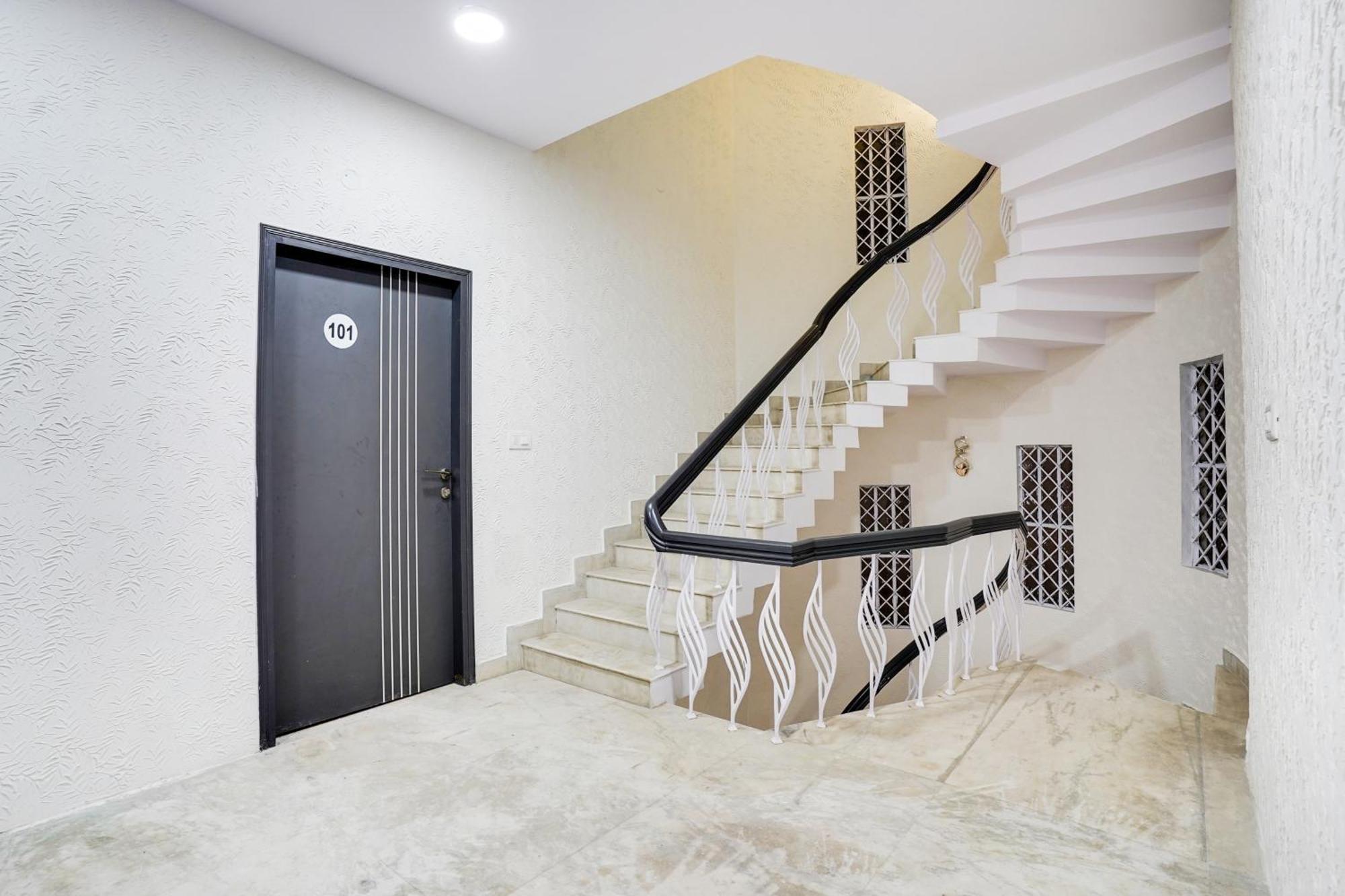 Hotel Super Collection O Indiranagar *
