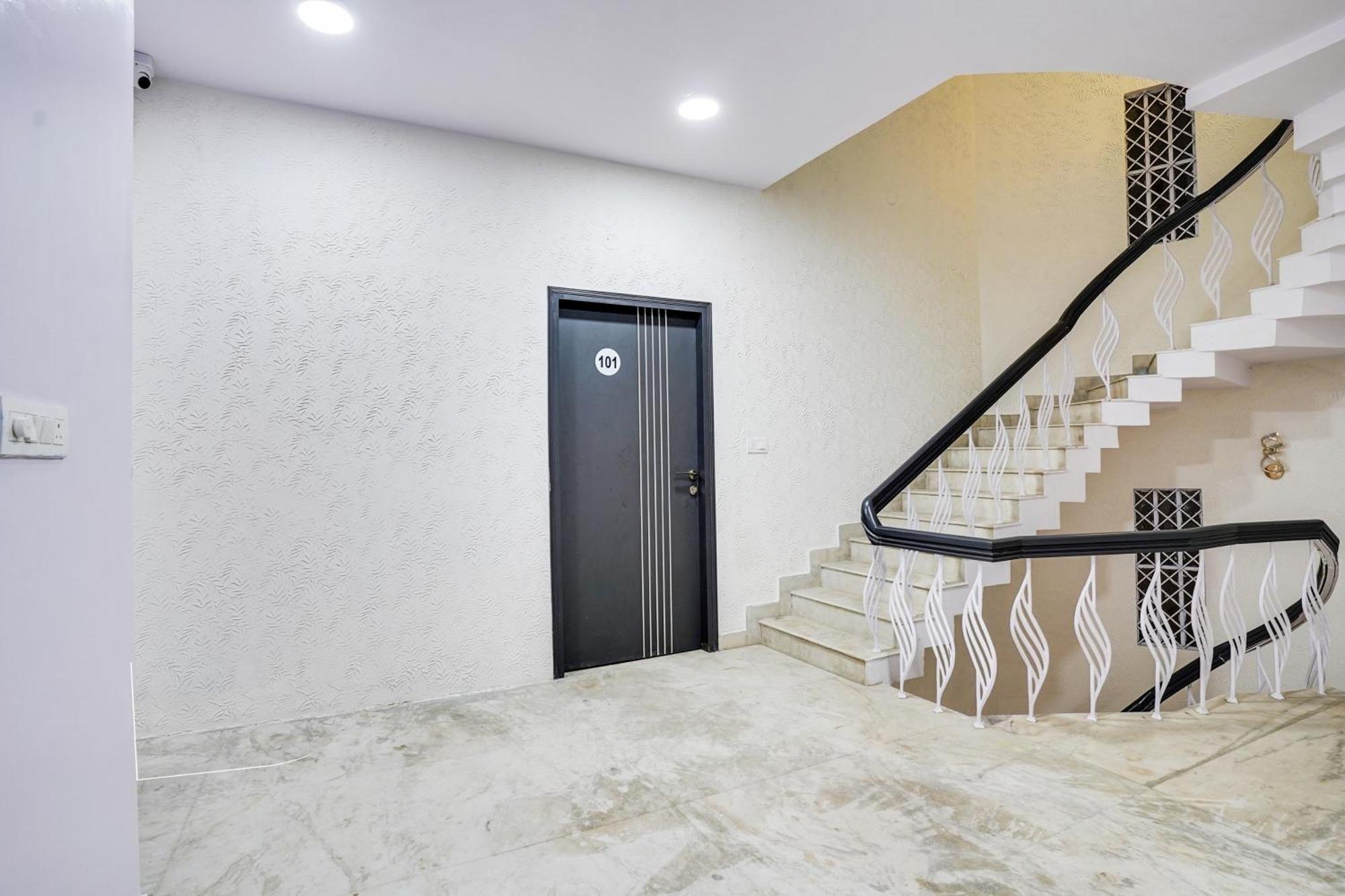 Hotel Super Collection O Indiranagar Bangalore