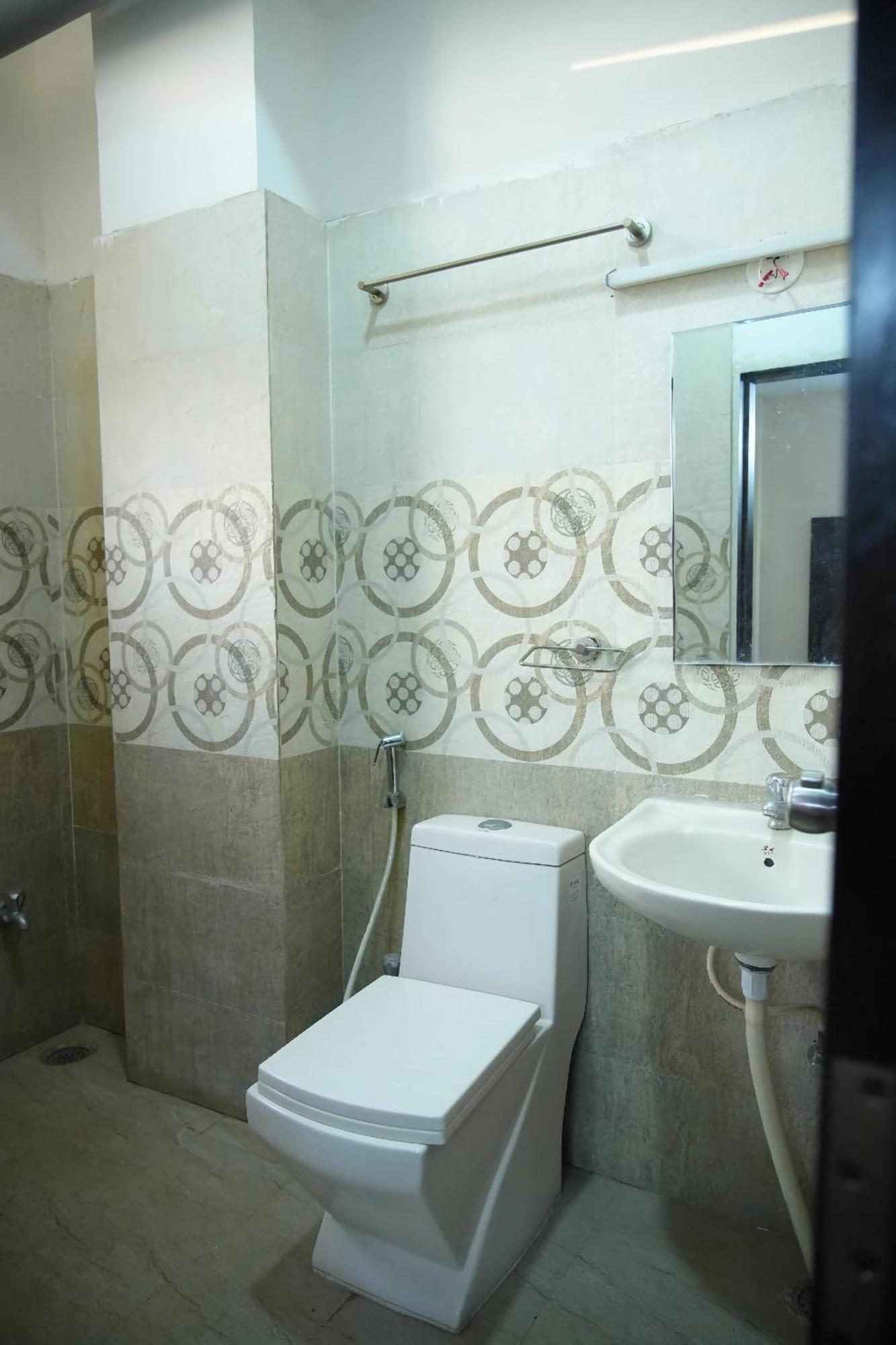 Pph Living Royal Gs Comforts 3* Bangalore