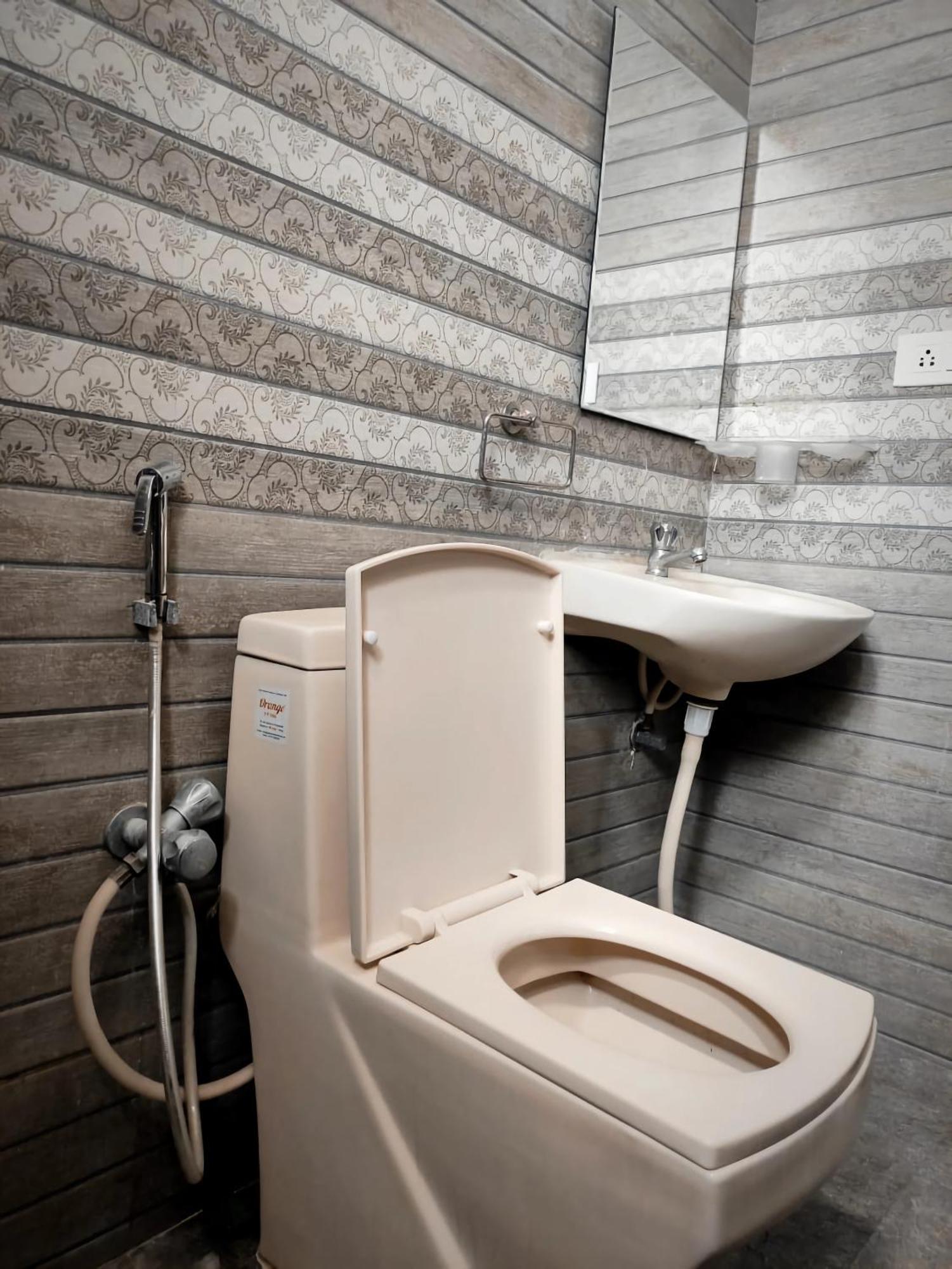 Pph Living Royal Gs Comforts Hotel 3*