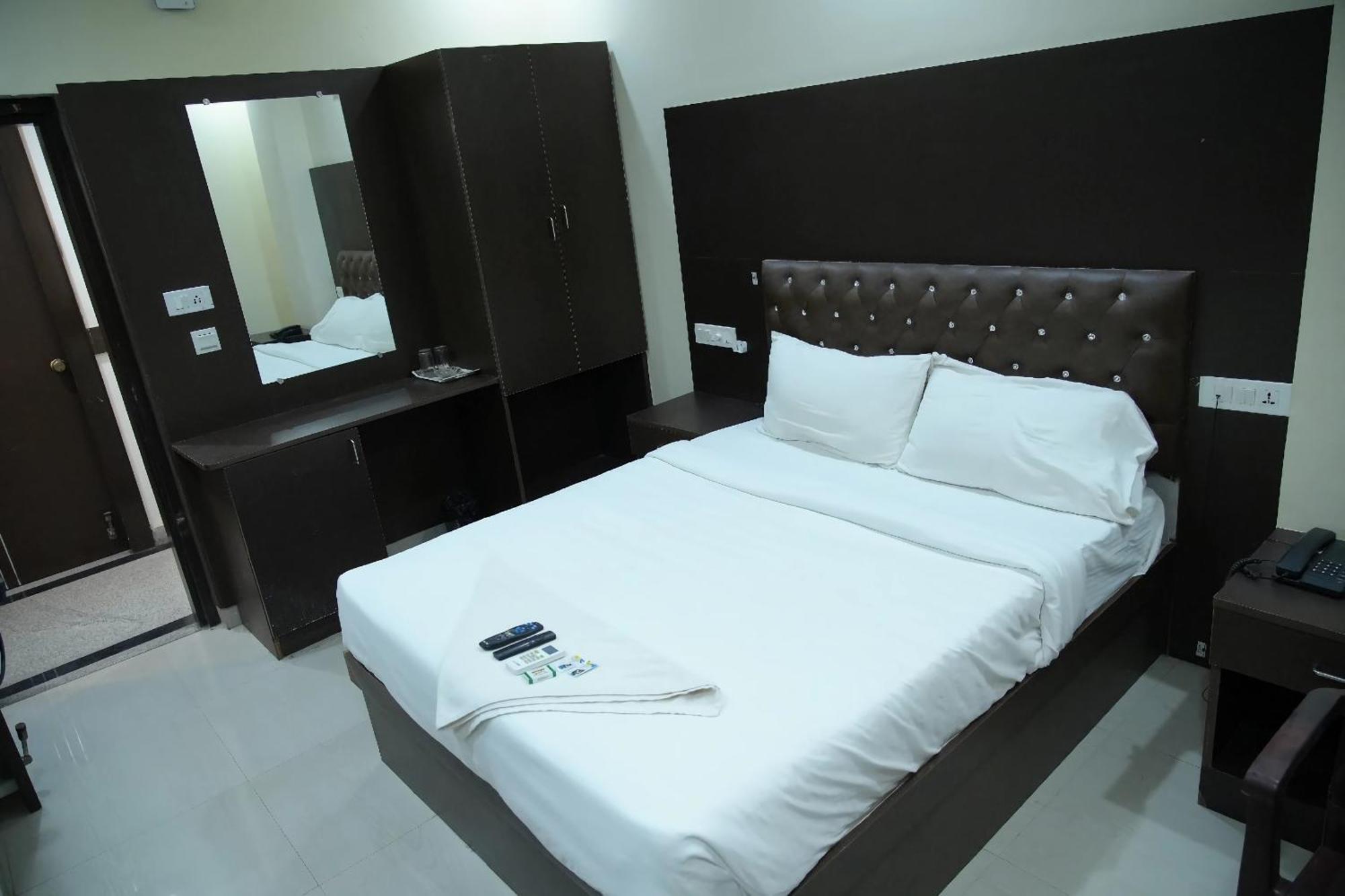 Pph Living Royal Gs Comforts 3* Bangalore