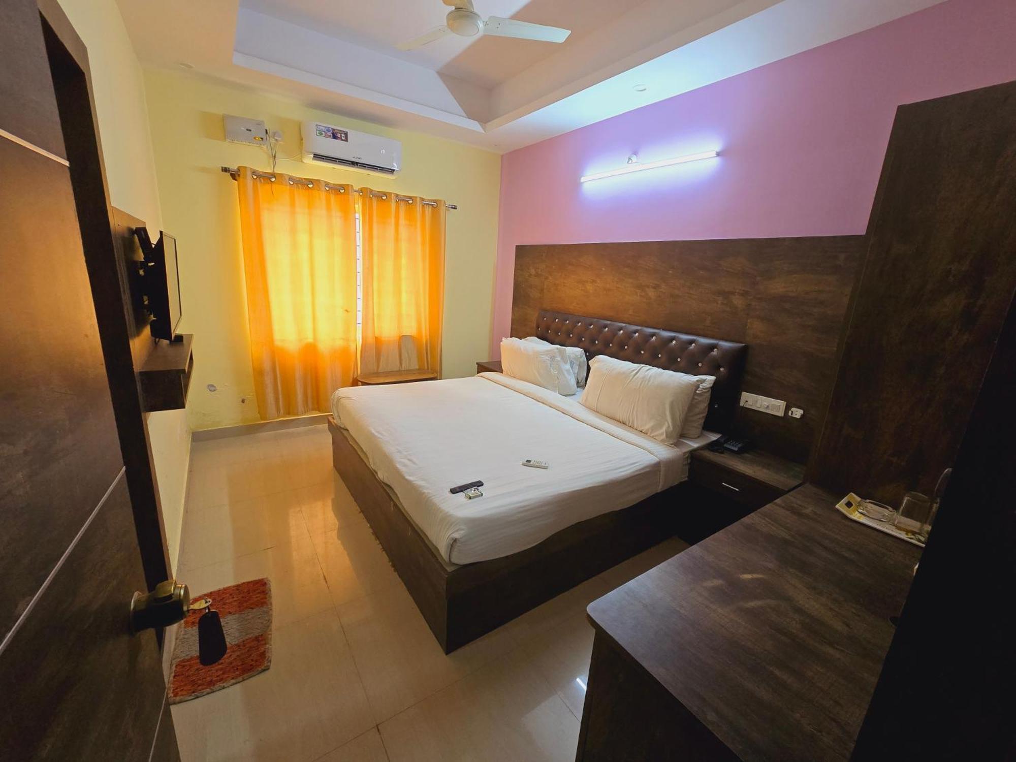 Pph Living Royal Gs Comforts Hotel 3*