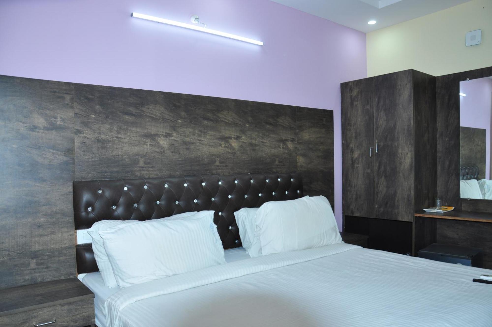 Pph Living Royal Gs Comforts 3* Bangalore
