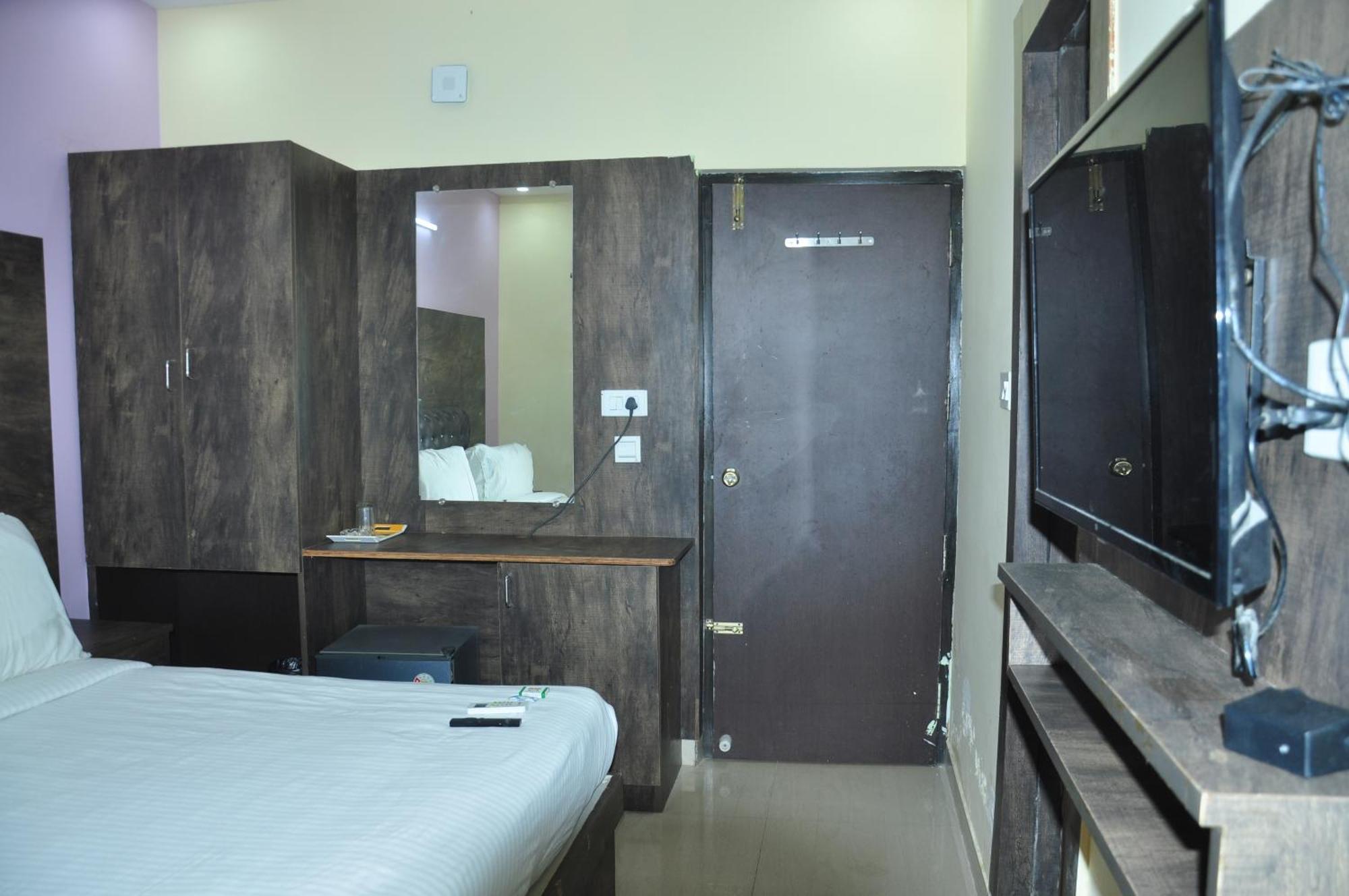 Pph Living Royal Gs Comforts Hotel 3*