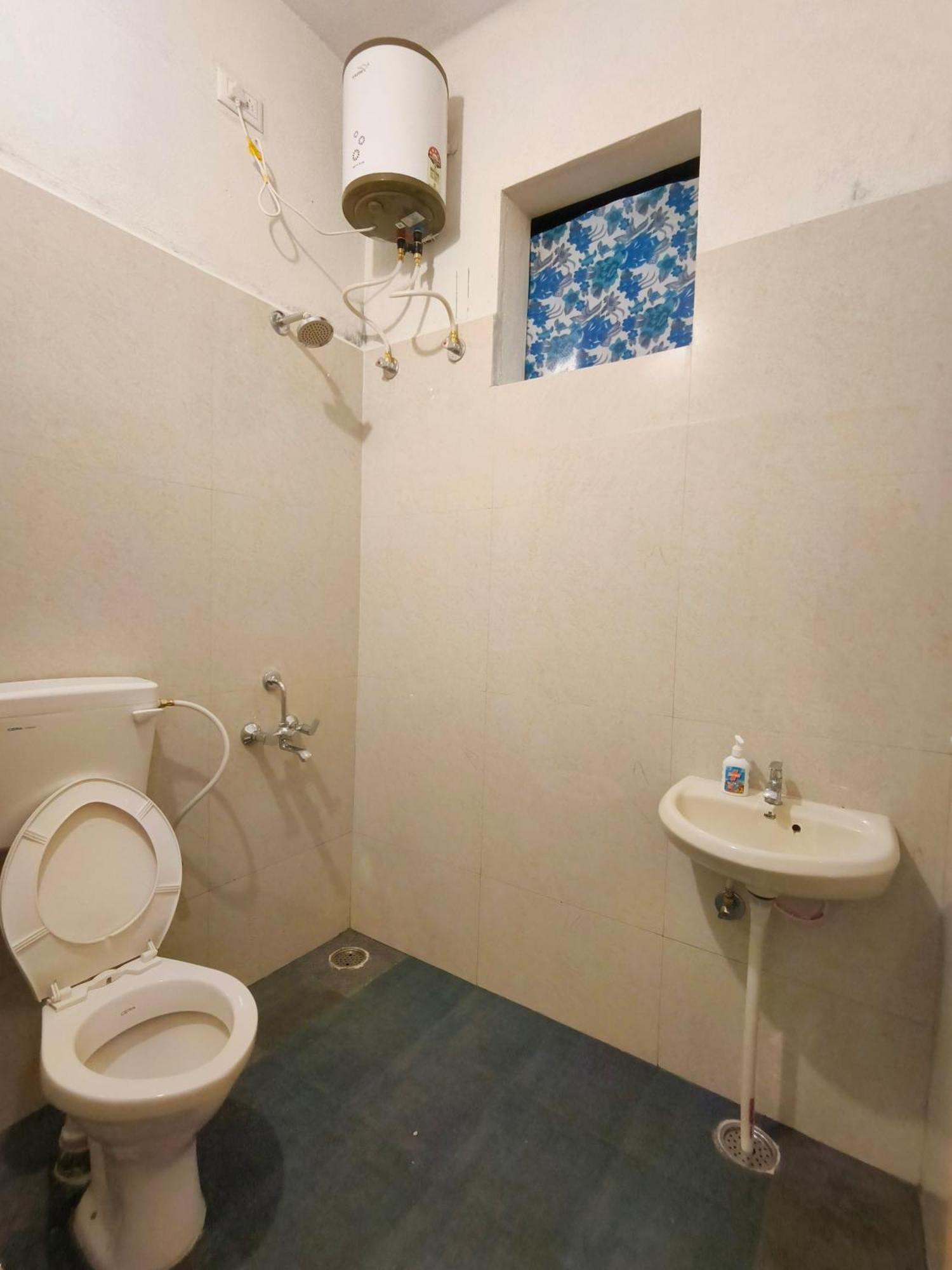 Homestayz Crown Homestay *