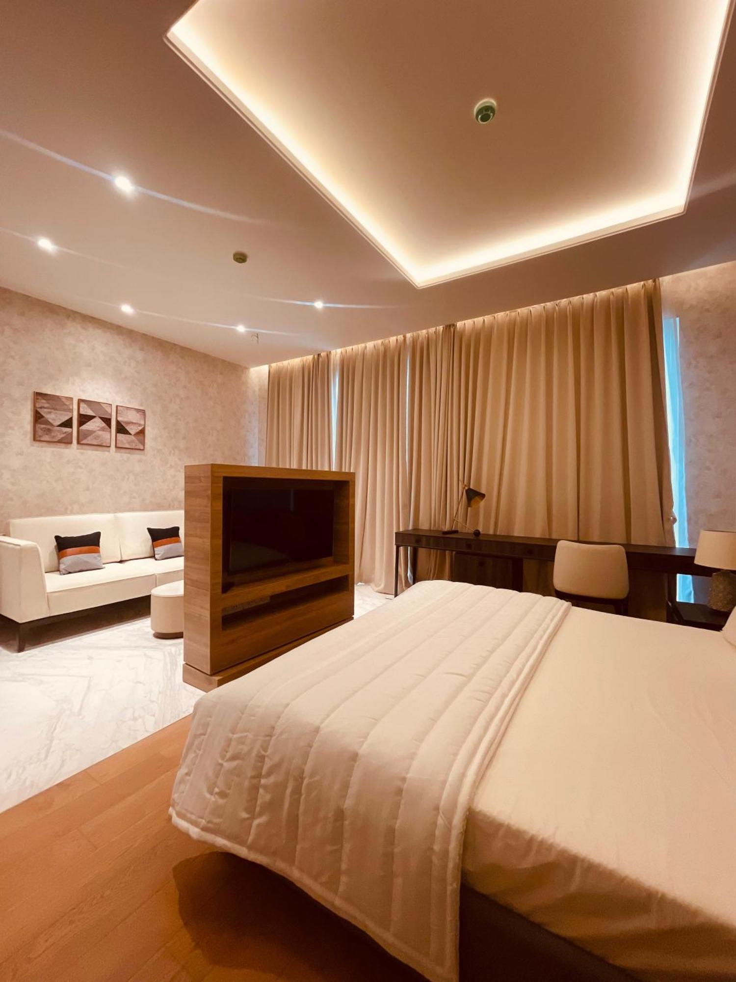 Leela Bhartiya - Luxury * Bangalore